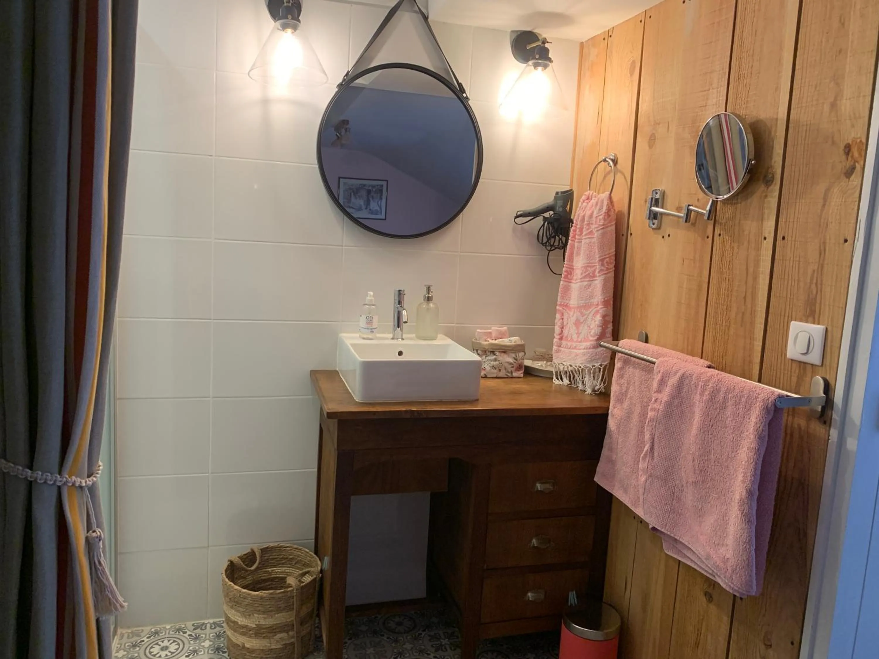 Bathroom in La Croix Blanche