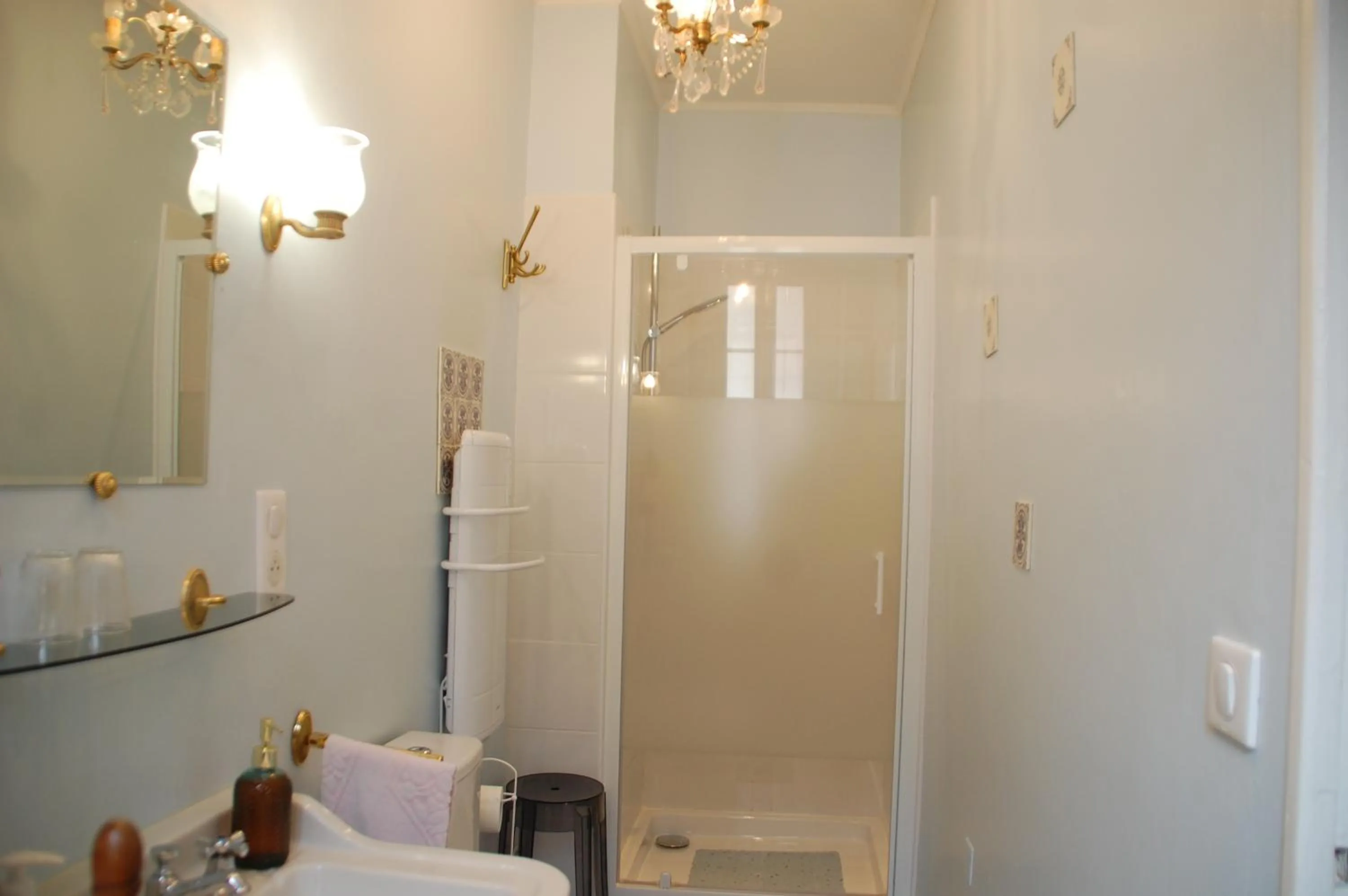 Bathroom in La Croix Blanche