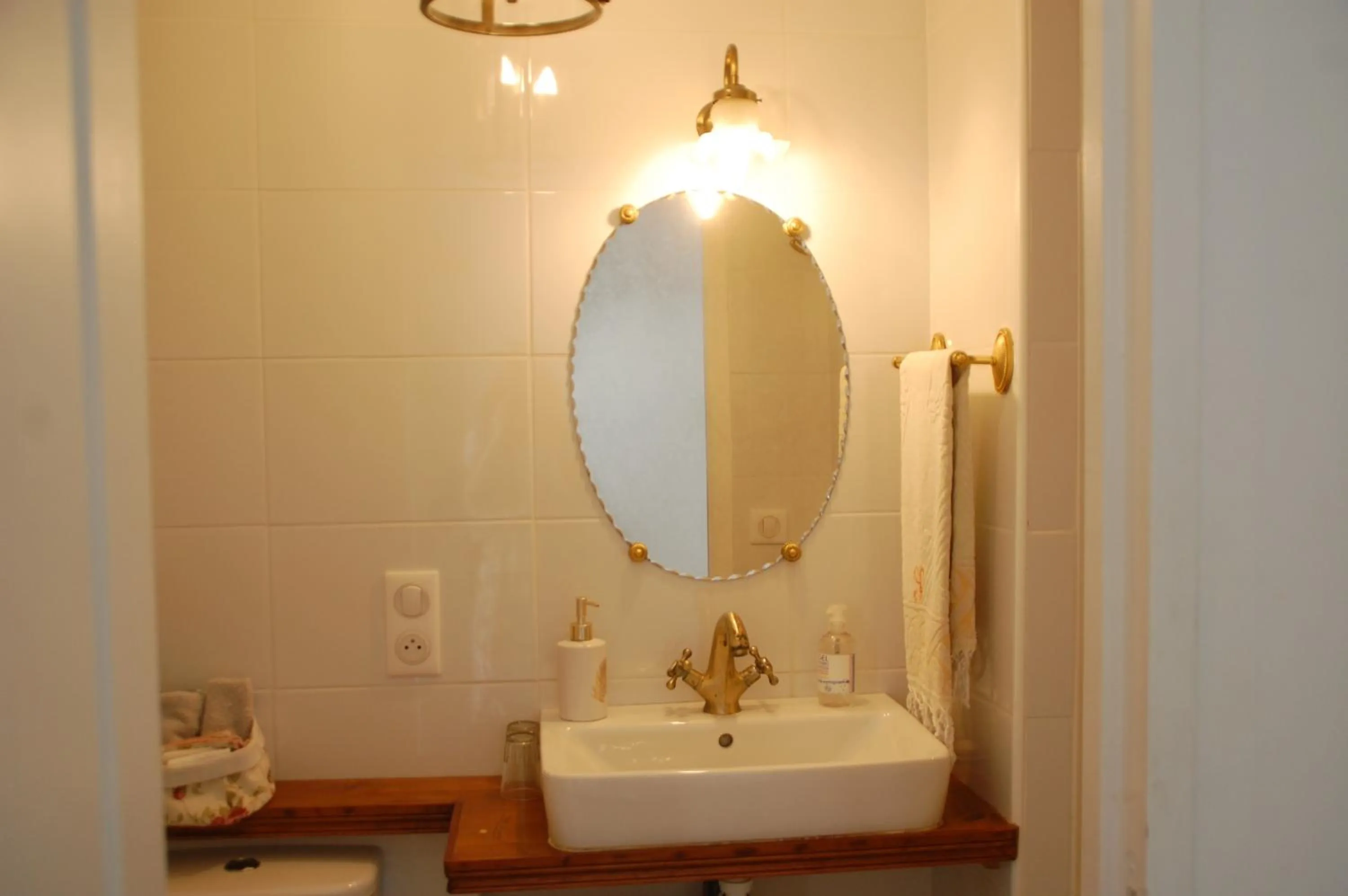 Bathroom in La Croix Blanche