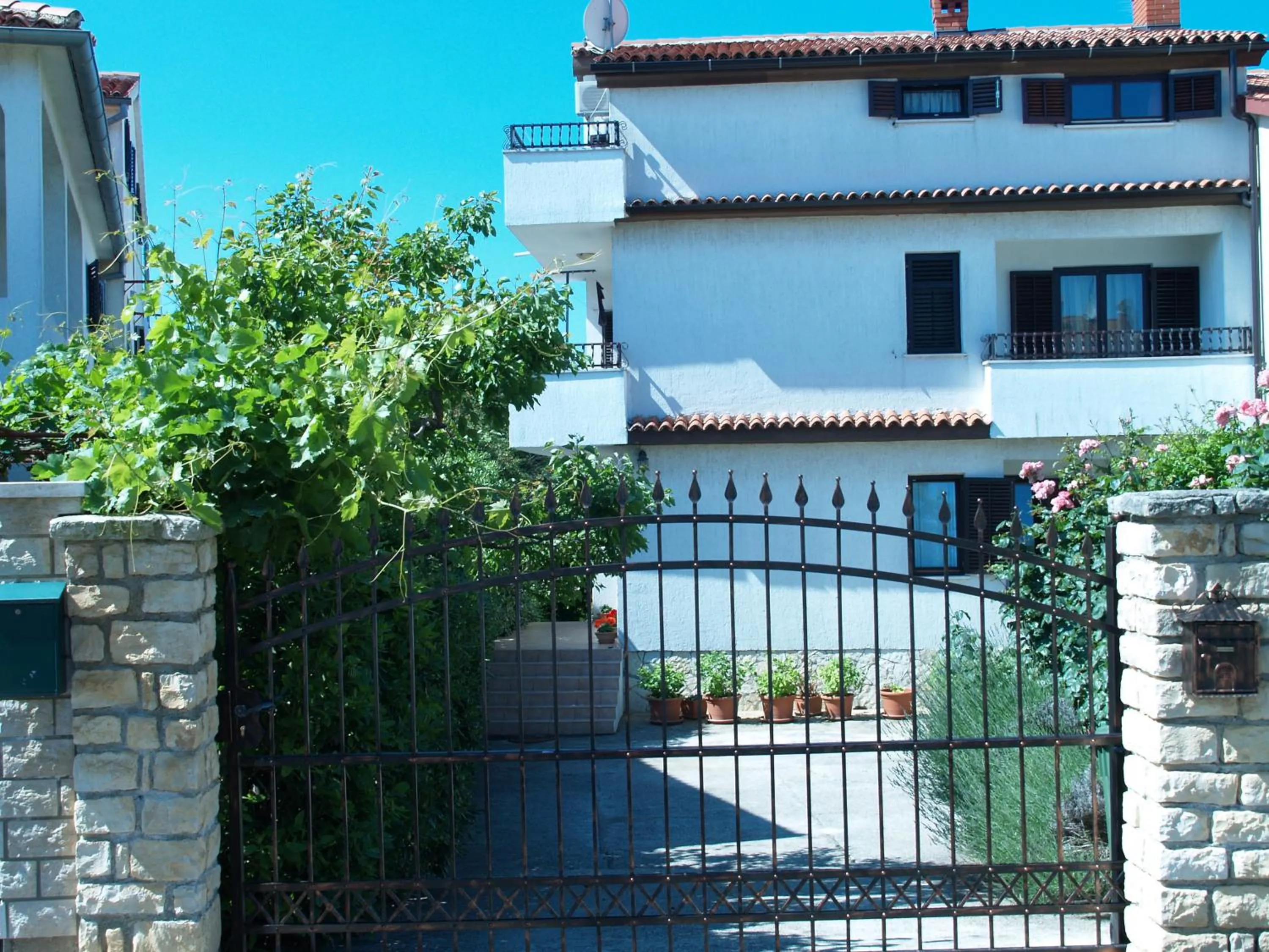 Property building in Apartments Frank