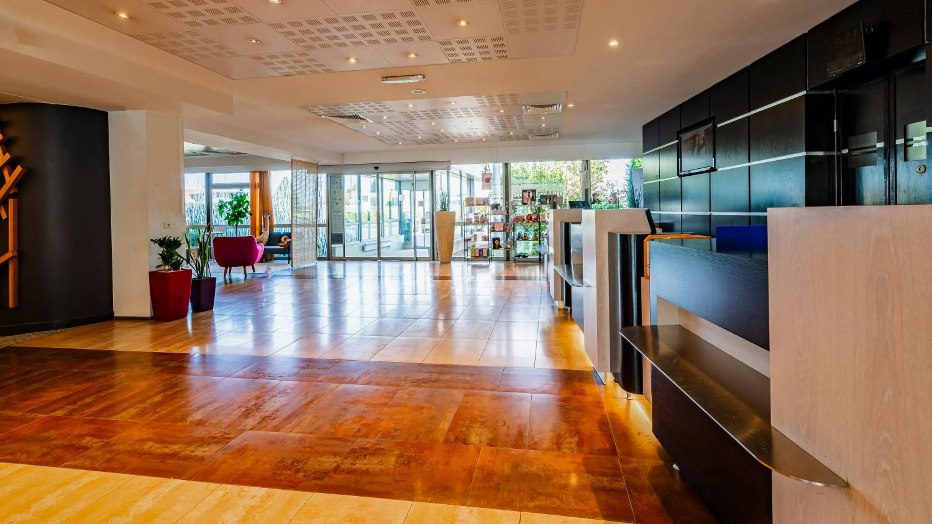 Lobby or reception in Novotel Reims Tinqueux