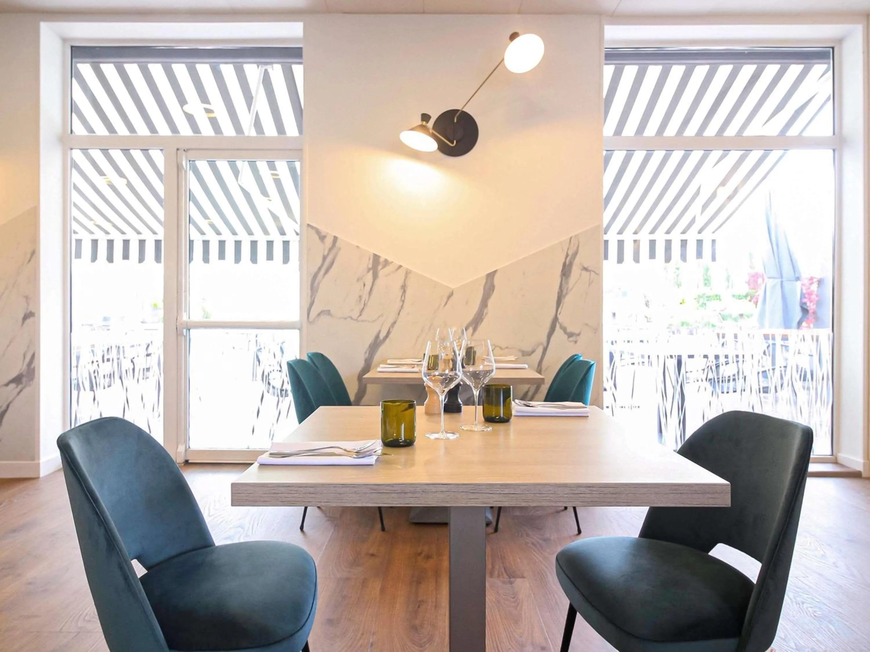 Restaurant/places to eat in Novotel Reims Tinqueux