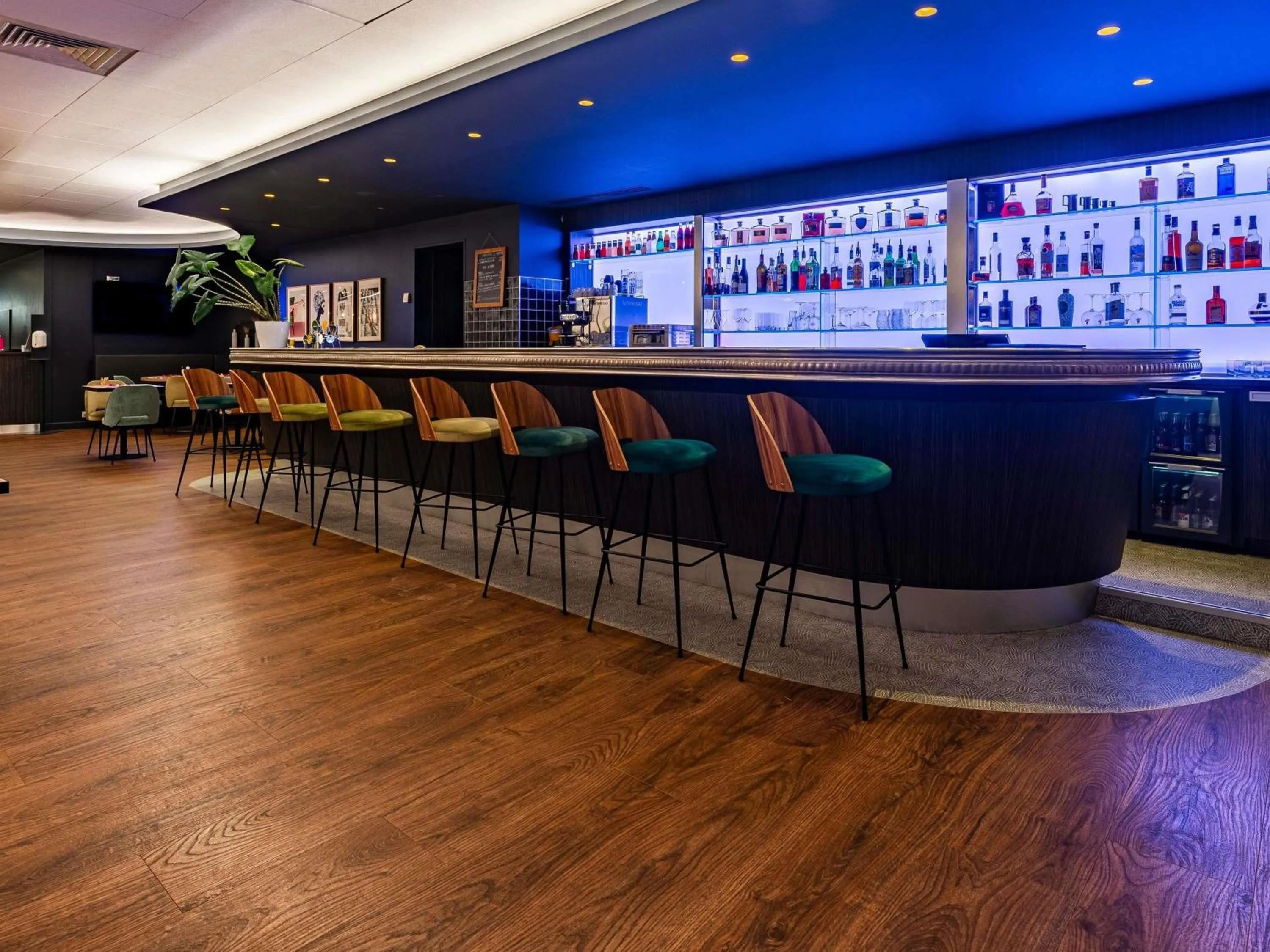 Lounge or bar in Novotel Reims Tinqueux