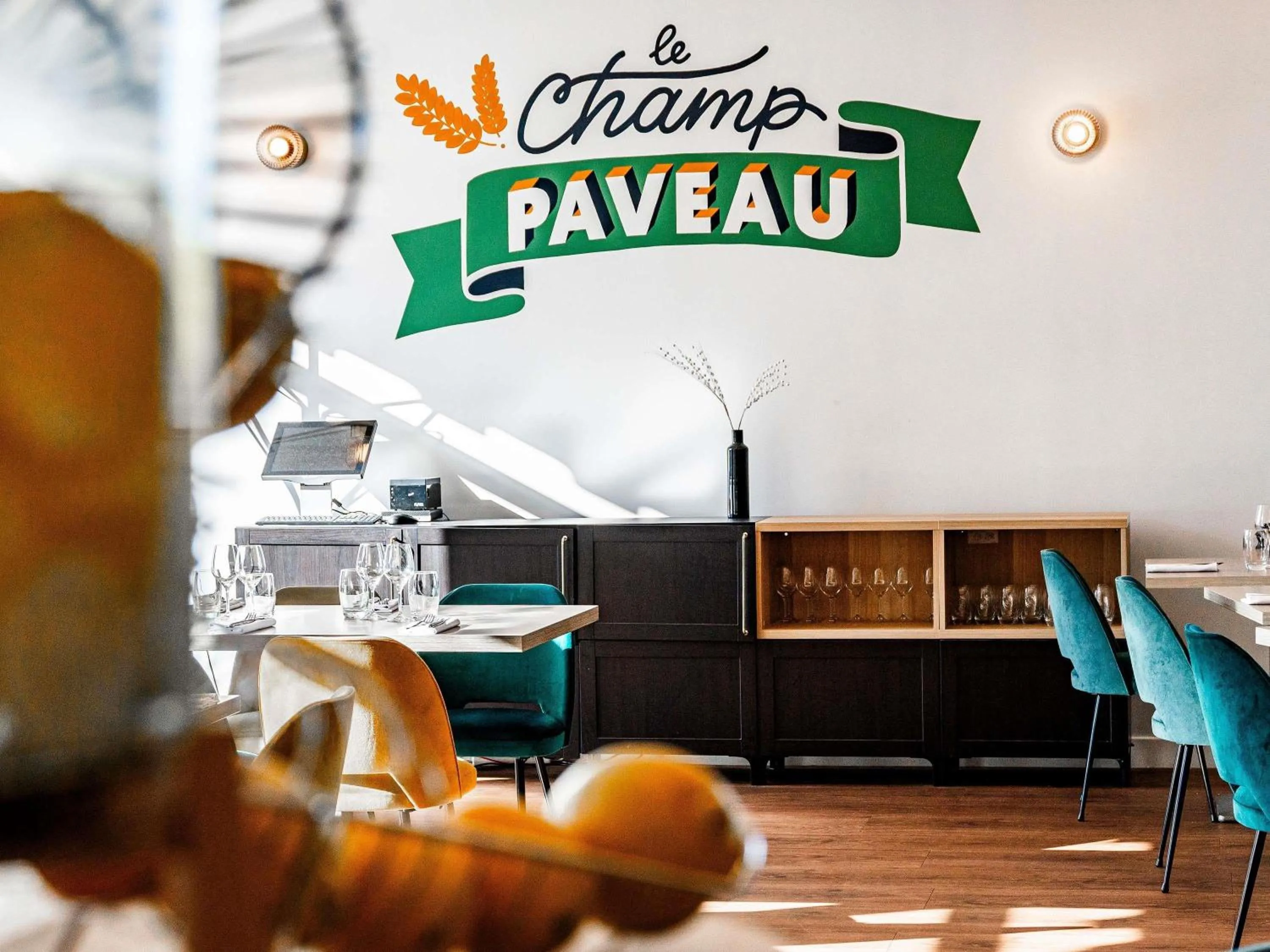 Restaurant/places to eat in Novotel Reims Tinqueux