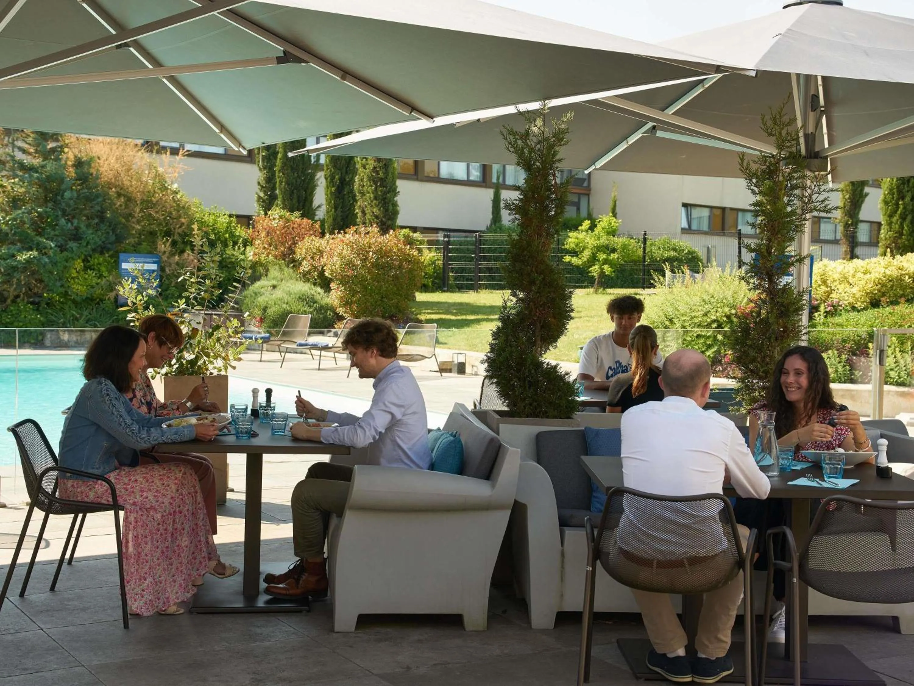 Restaurant/places to eat in Novotel Reims Tinqueux