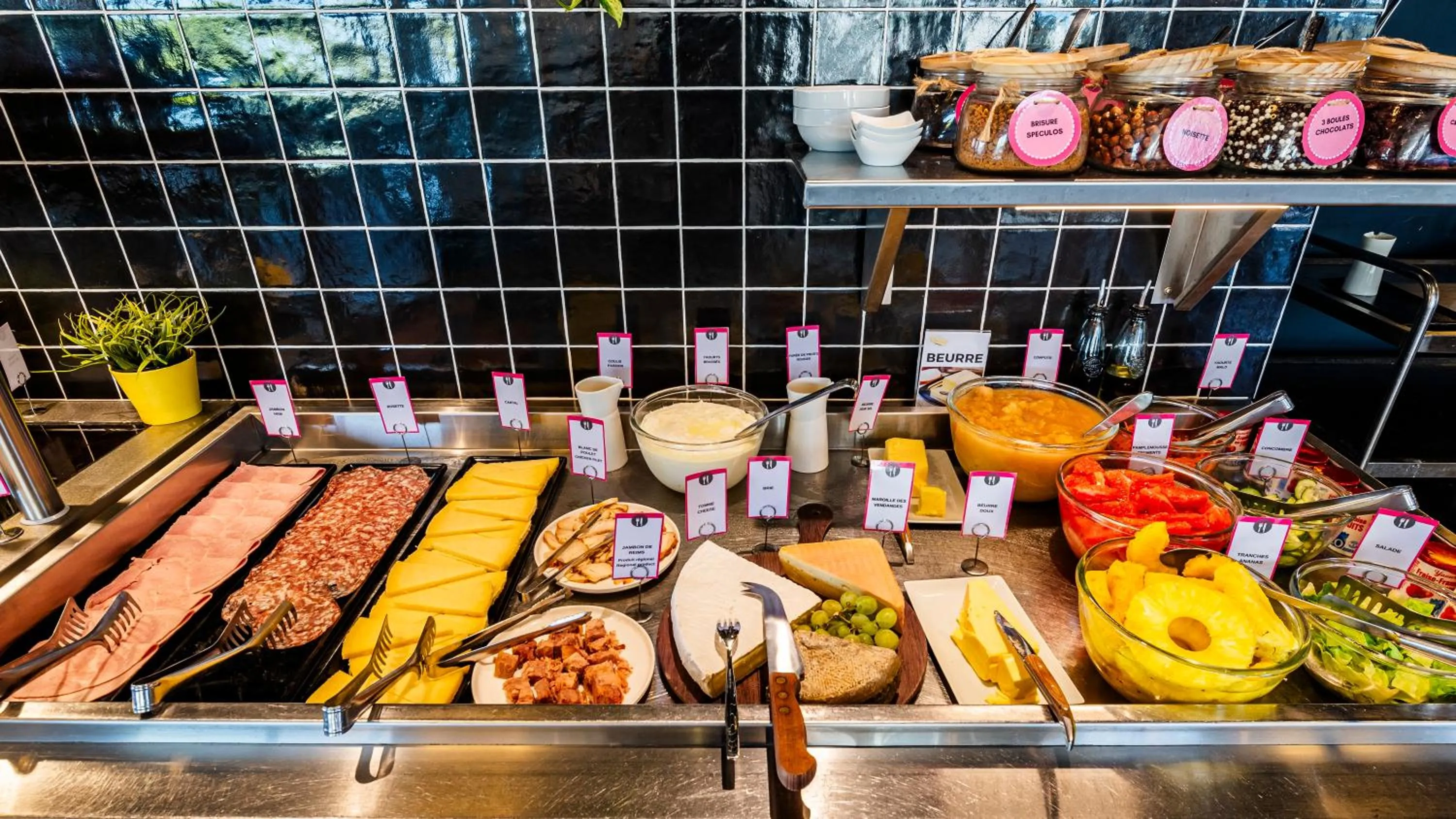 Breakfast in Novotel Reims Tinqueux