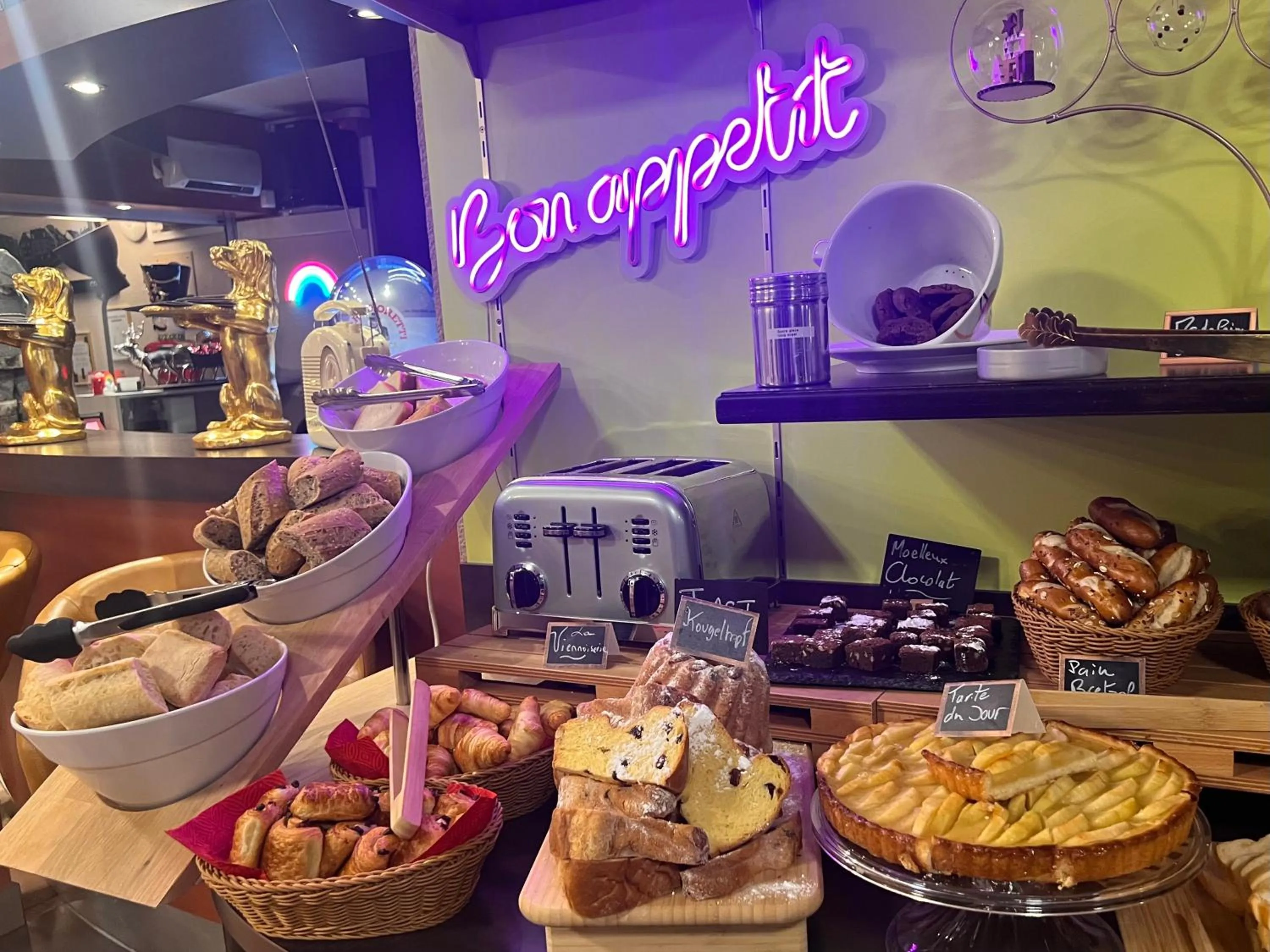 Food and drinks in Hotel Arc-En-Ciel Colmar Contact Hotel