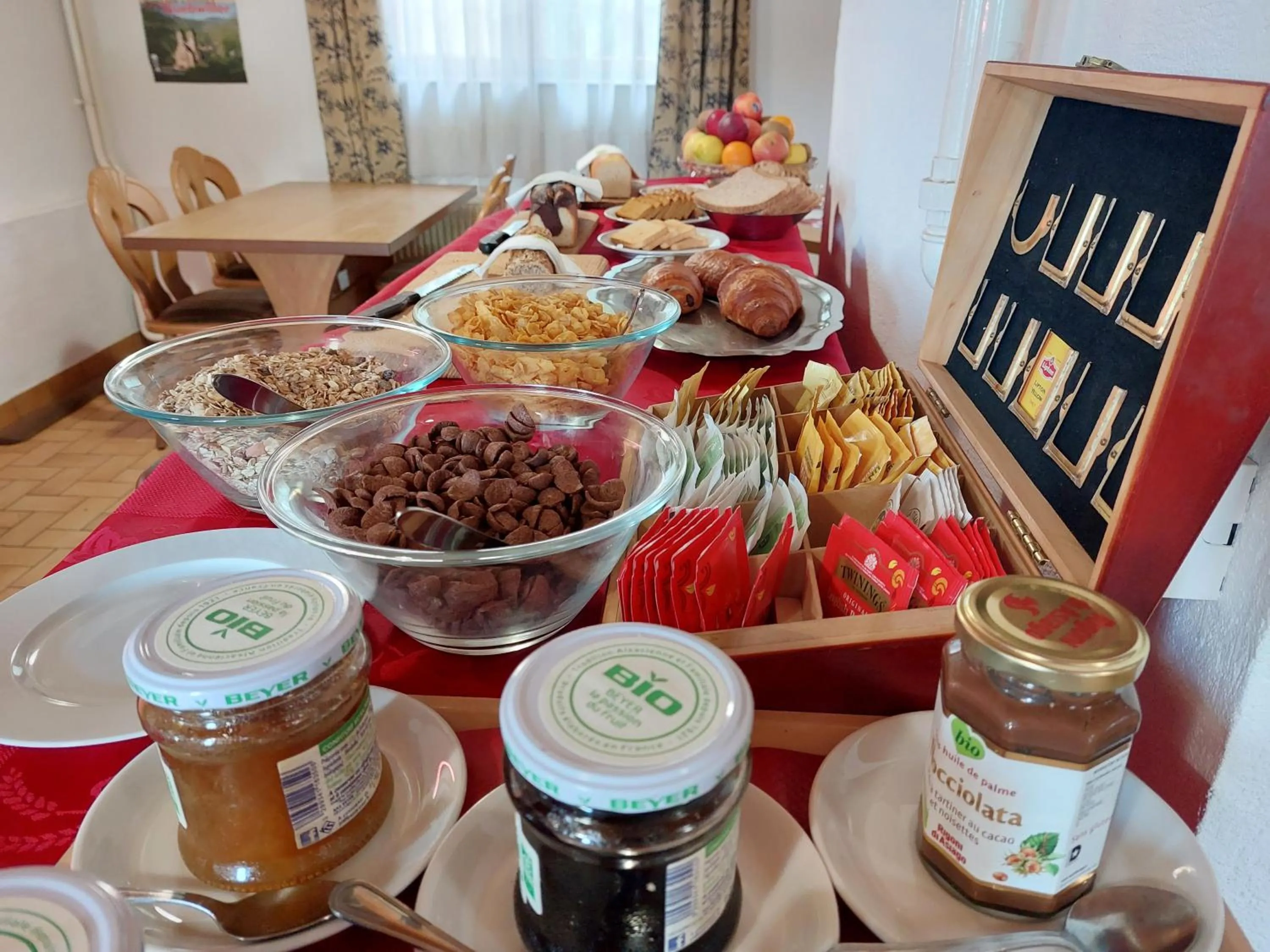 Breakfast in Hotel-Spa & Restaurant Logis Domaine Langmatt