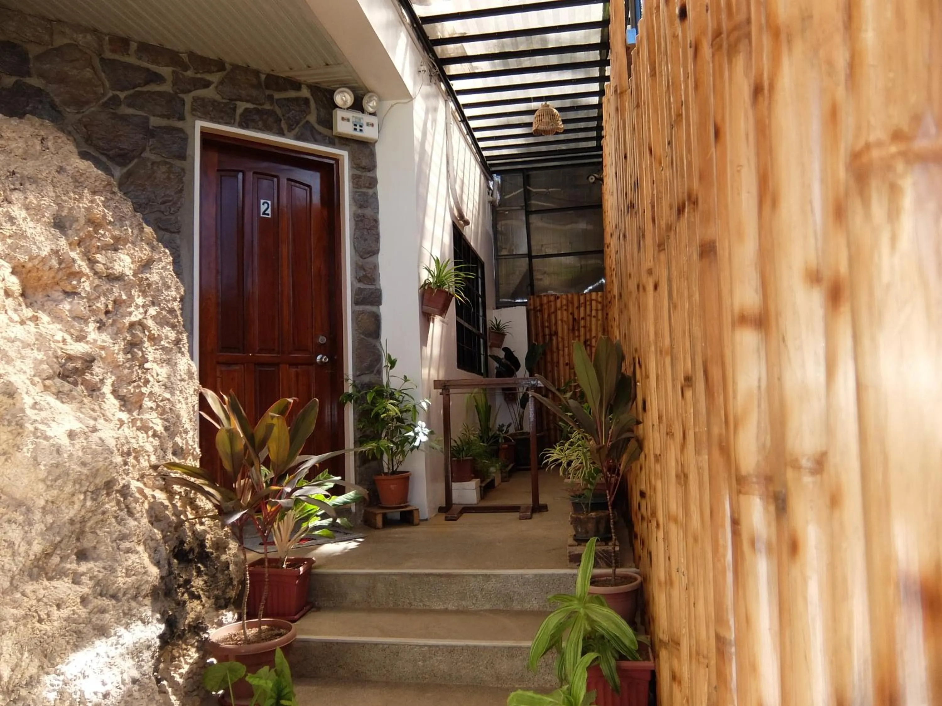 Facade/entrance in Greenyard Inn