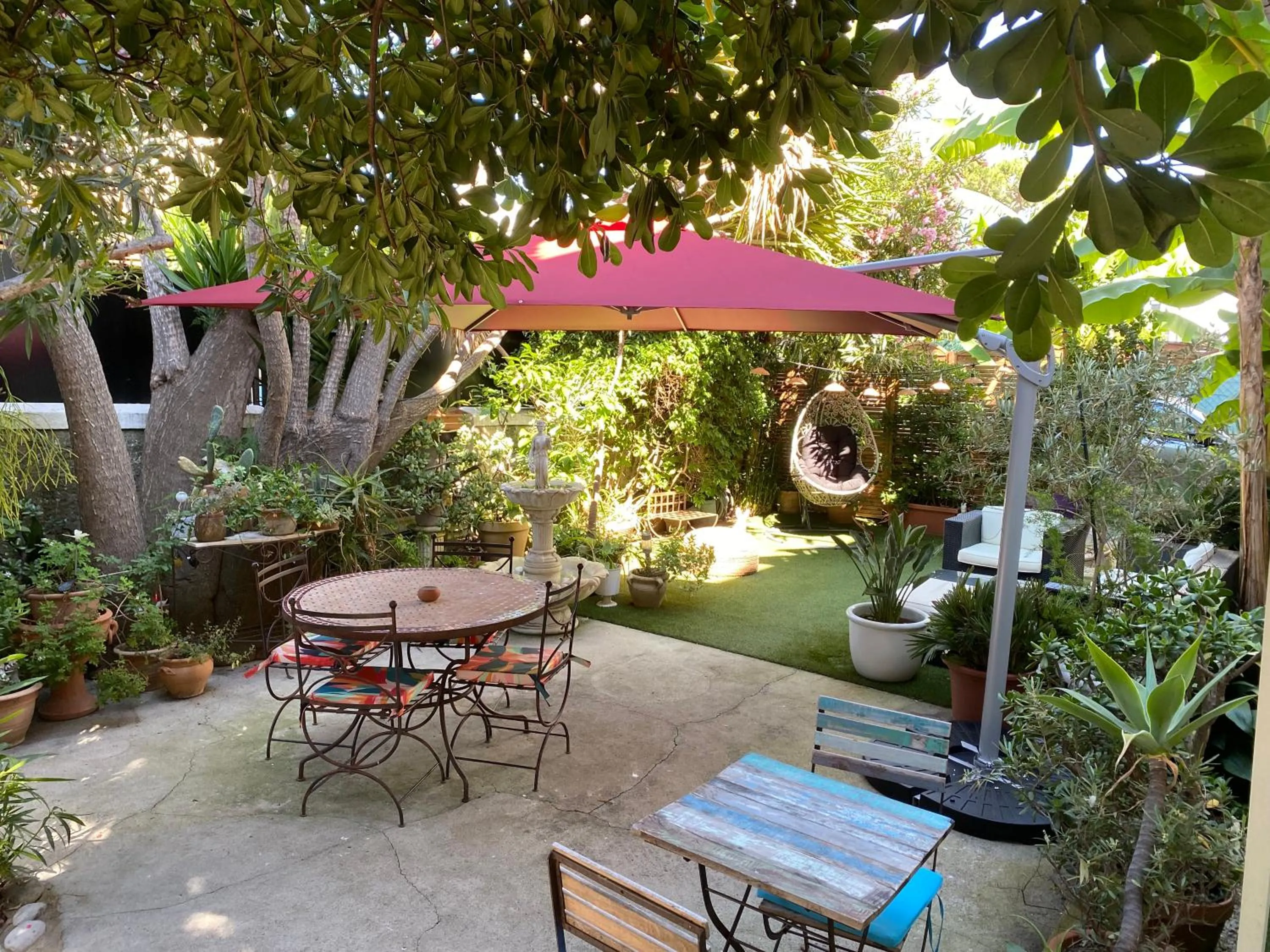 Garden in Logis Hôtel Villa Victorine