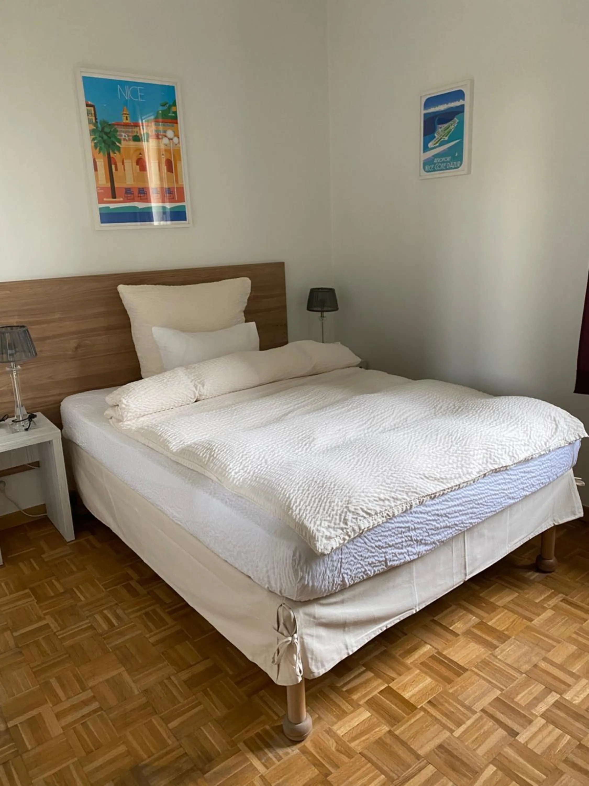 Property building, Bed in Logis Hôtel Villa Victorine