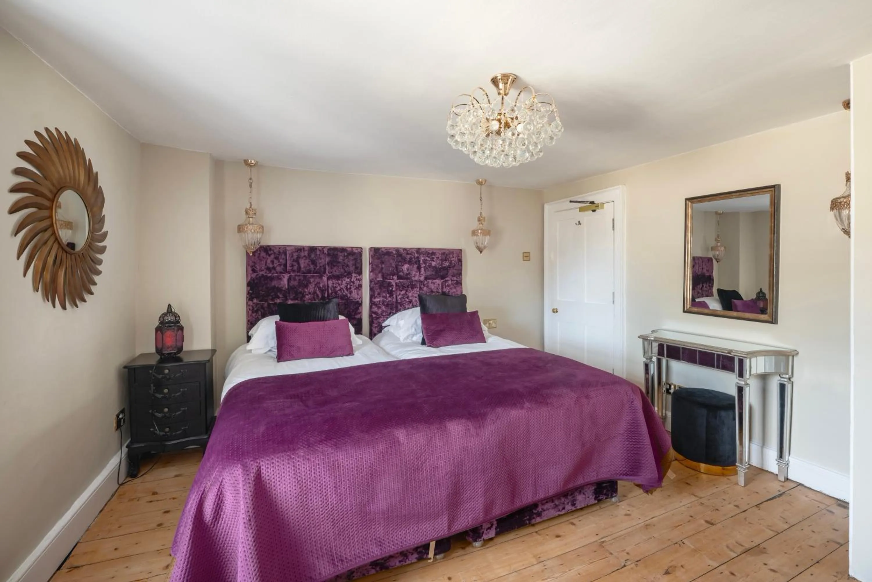 Bedroom, Bed in Darcys' Pride