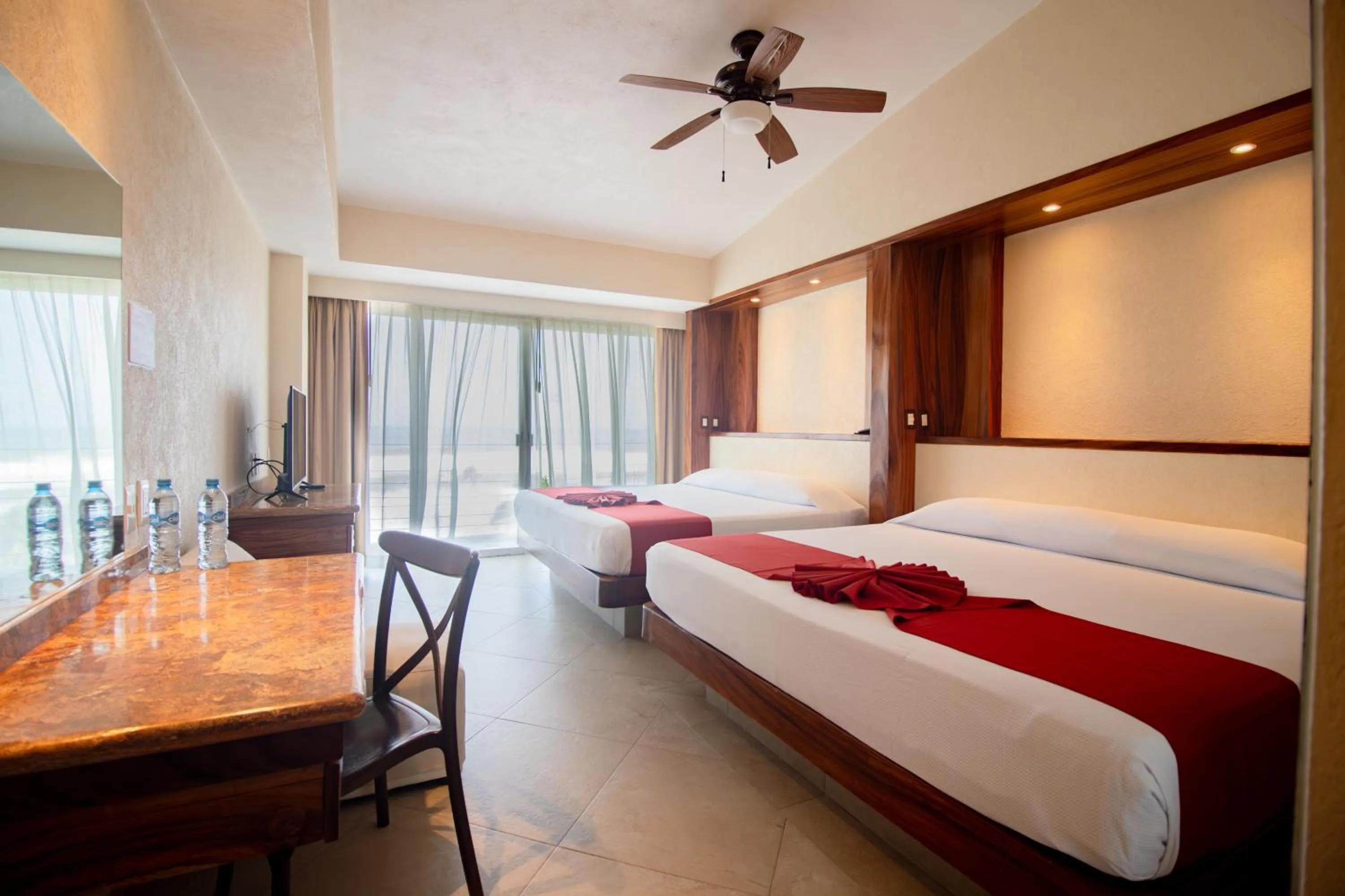 Pool view, Bed in Mishol Bodas Hotel & Beach Club Acapulco Diamante