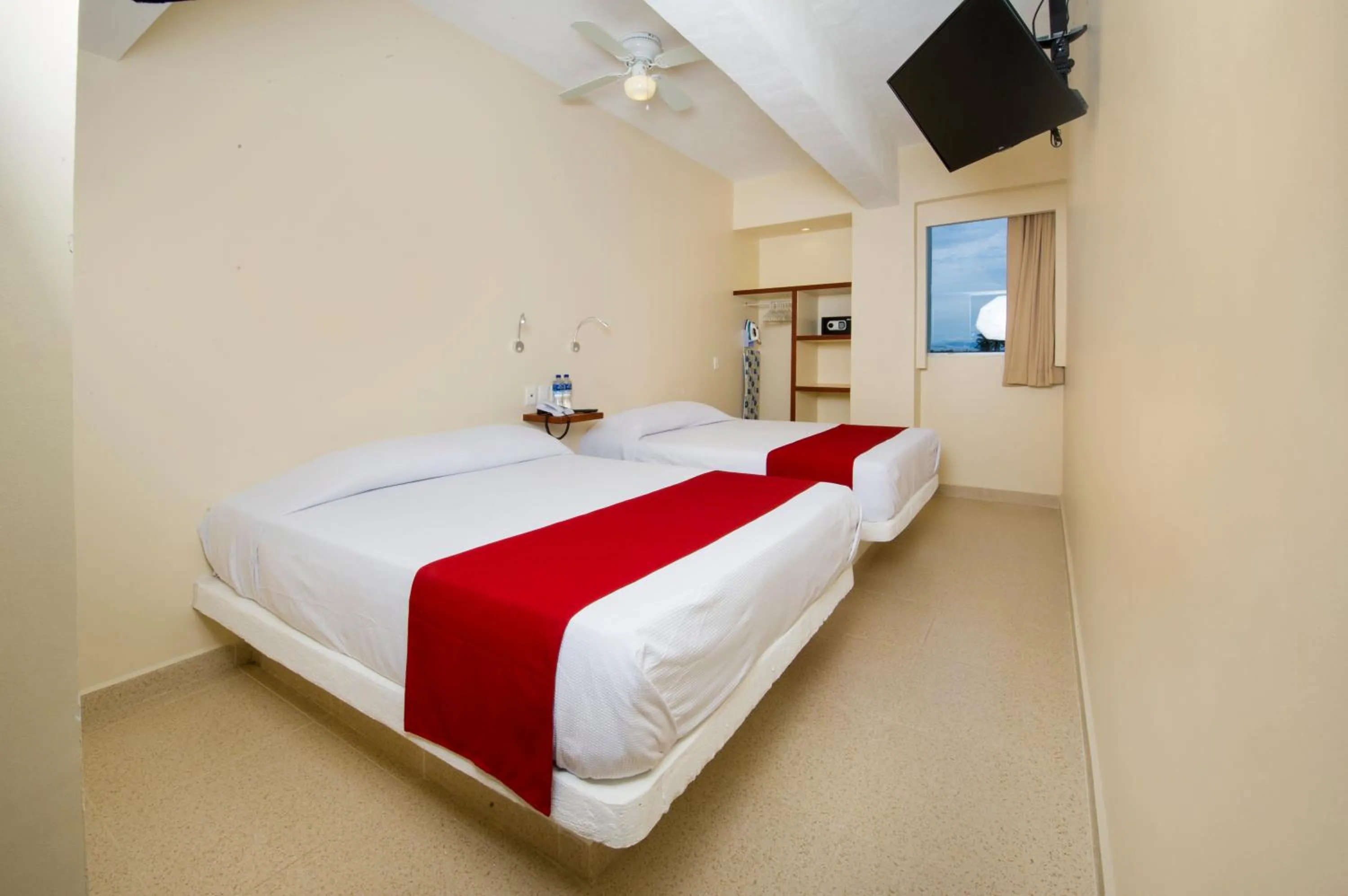 Quiet street view, Bed in Mishol Bodas Hotel & Beach Club Acapulco Diamante