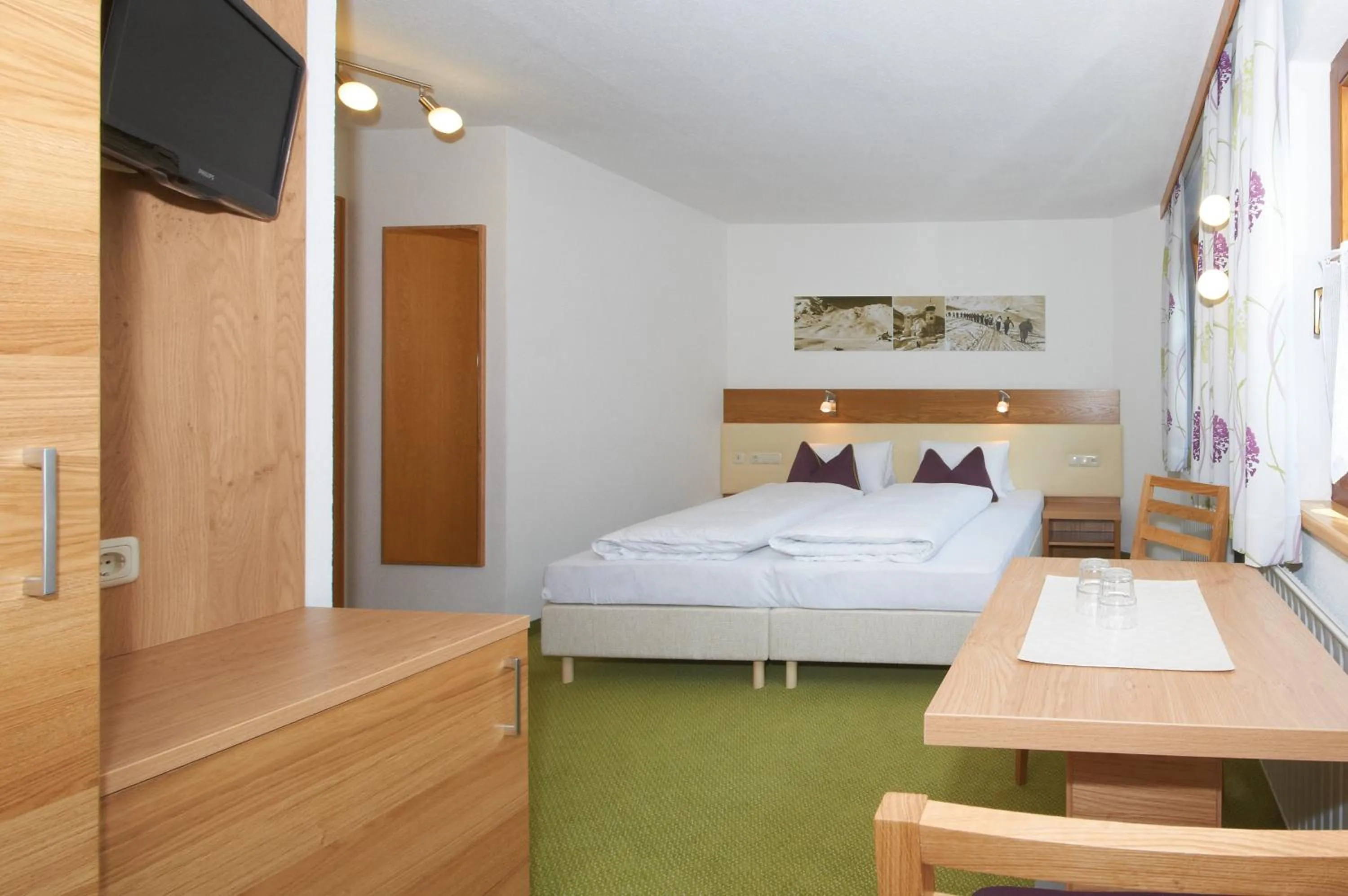 Photo of the whole room, Bed in Haus Markus Strolz