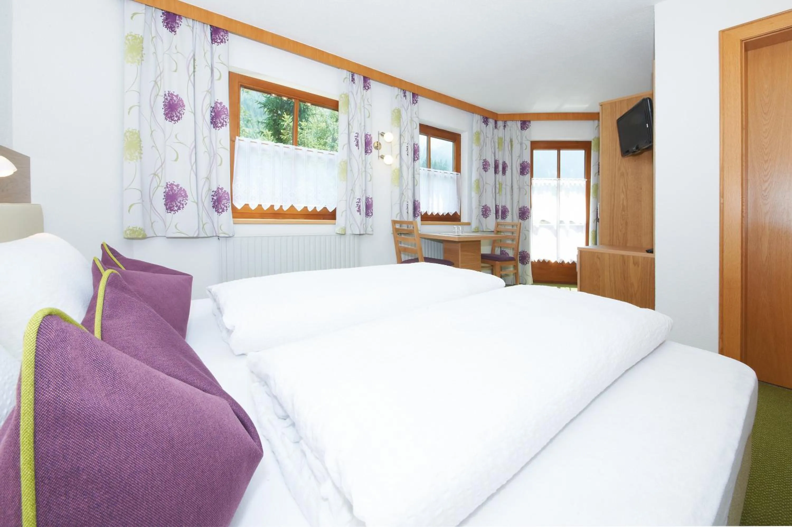 Photo of the whole room, Bed in Haus Markus Strolz