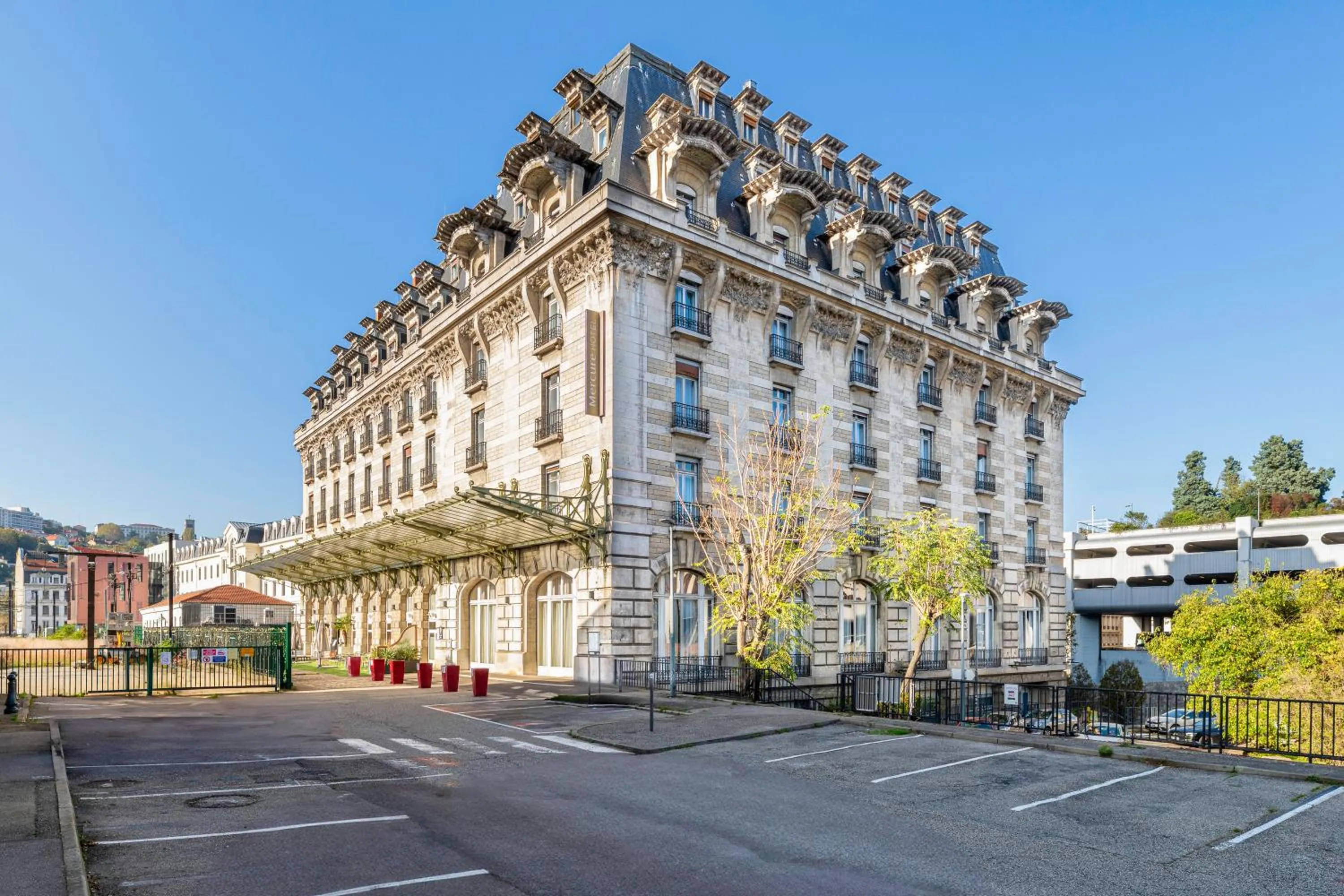 Property building in Mercure Lyon Centre Château Perrache
