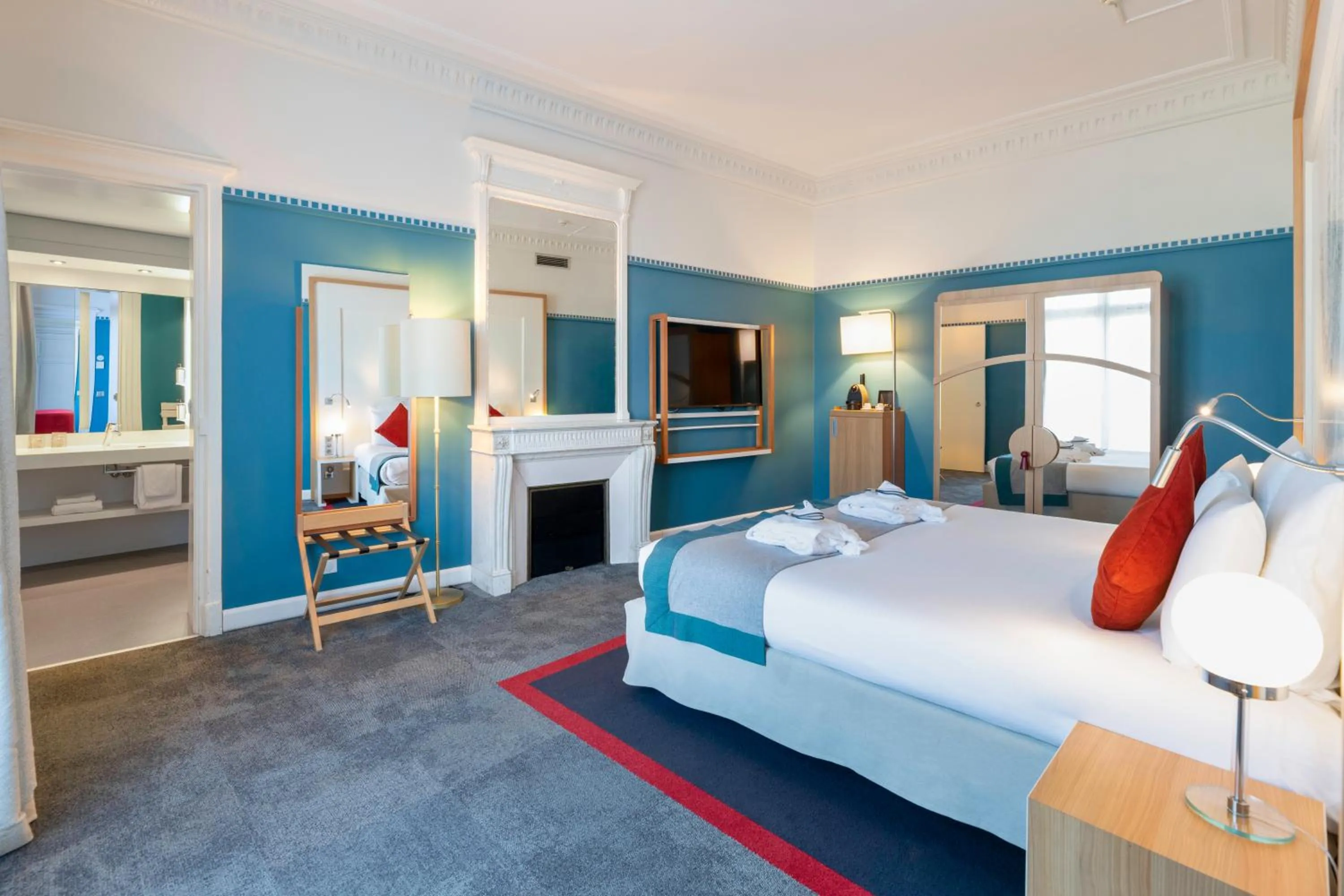 Photo of the whole room, Bed in Mercure Lyon Centre Château Perrache