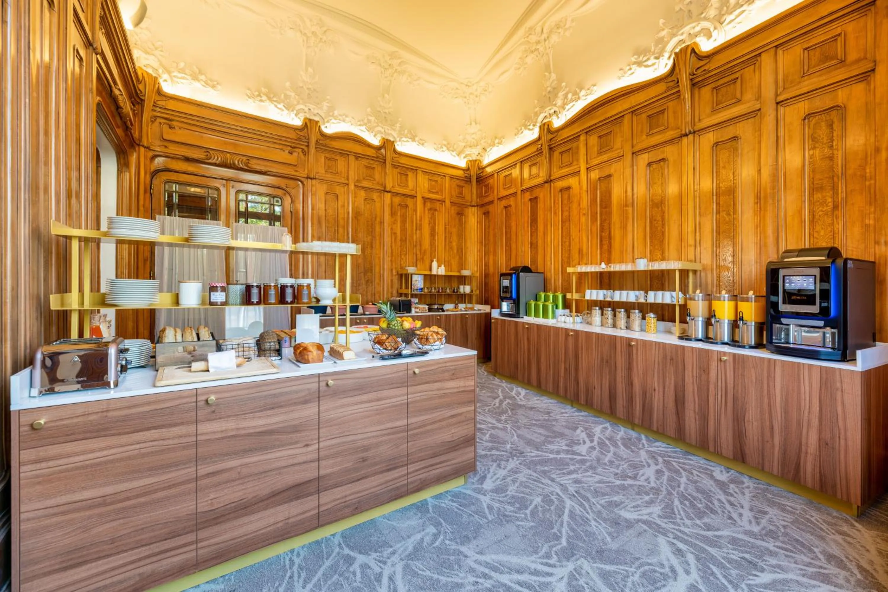 Breakfast in Mercure Lyon Centre Château Perrache