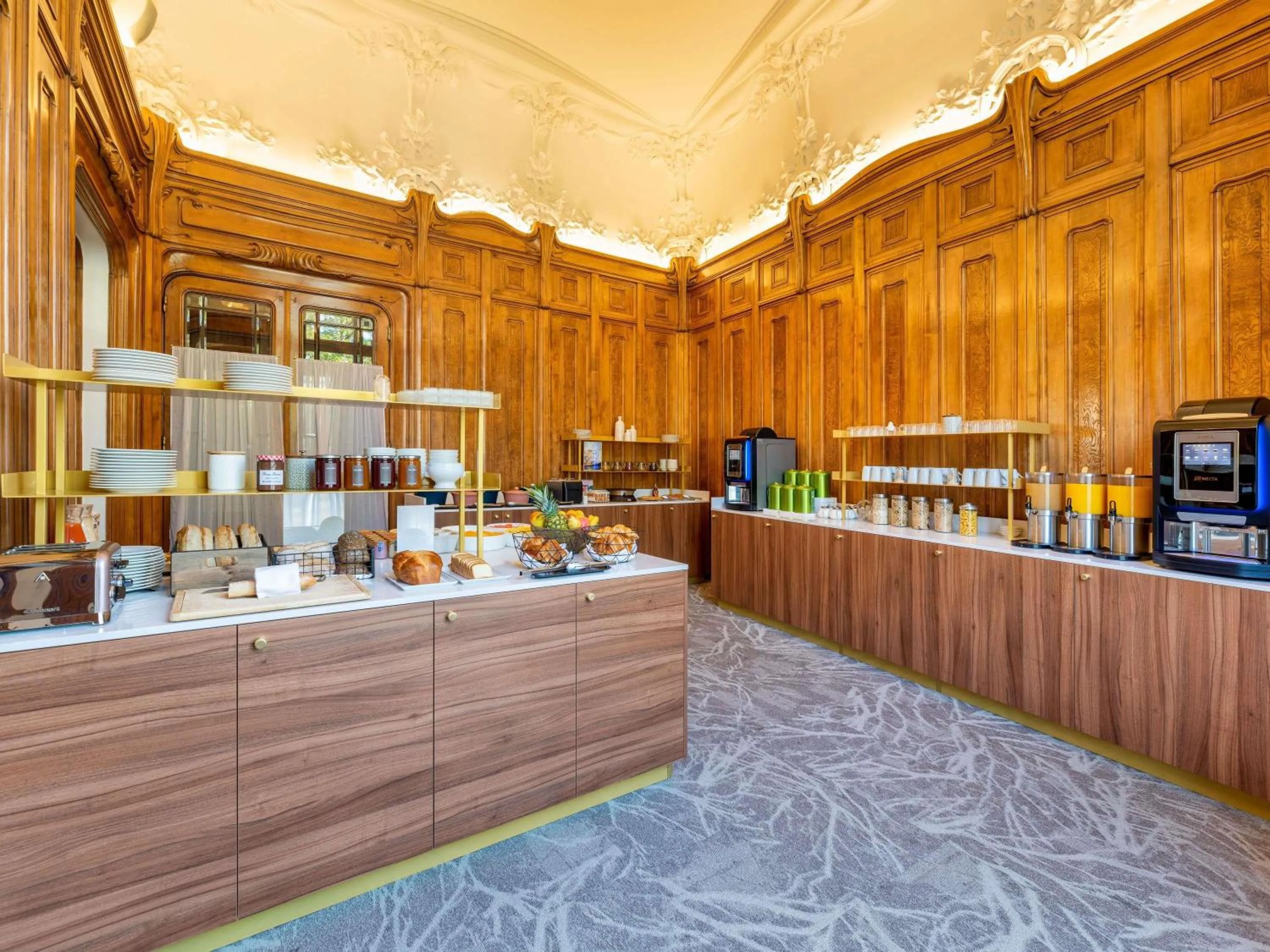 Breakfast in Mercure Lyon Centre Château Perrache