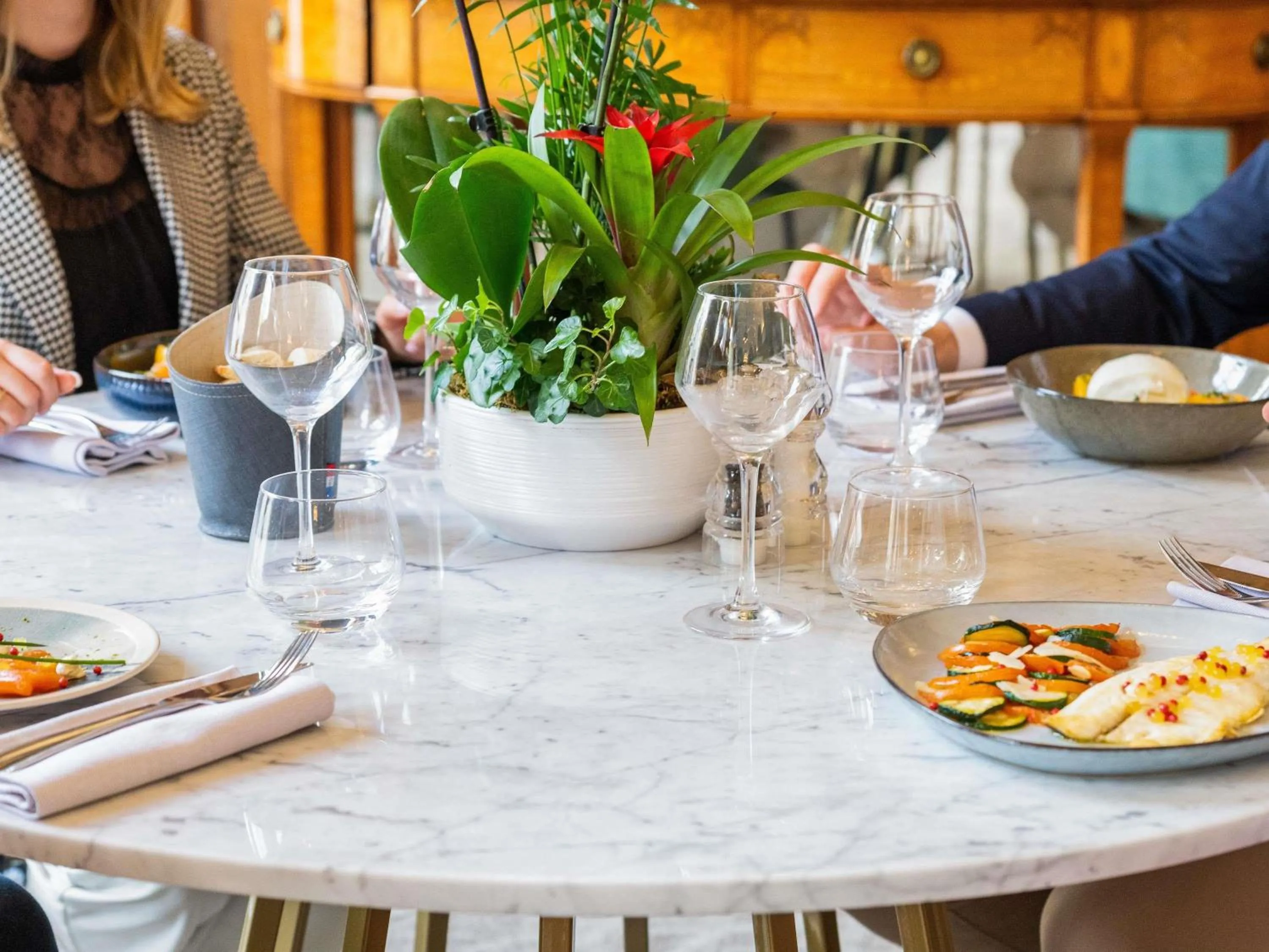 Restaurant/places to eat in Mercure Lyon Centre Château Perrache