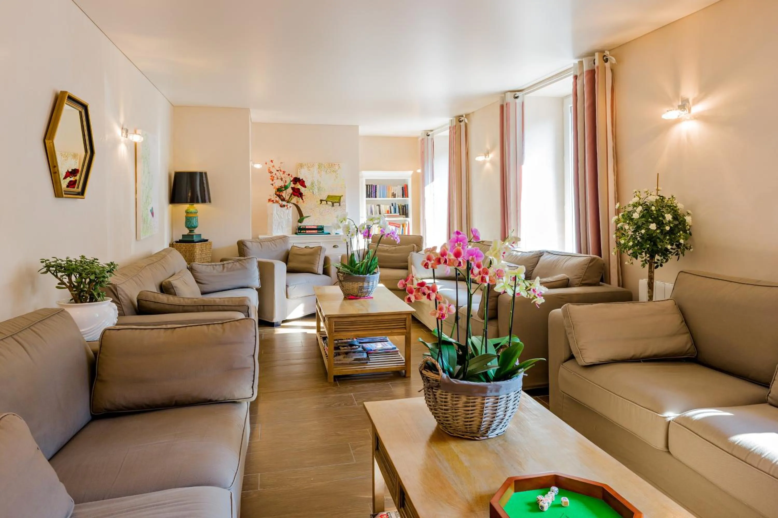 Lounge or bar in Hôtel du Parc