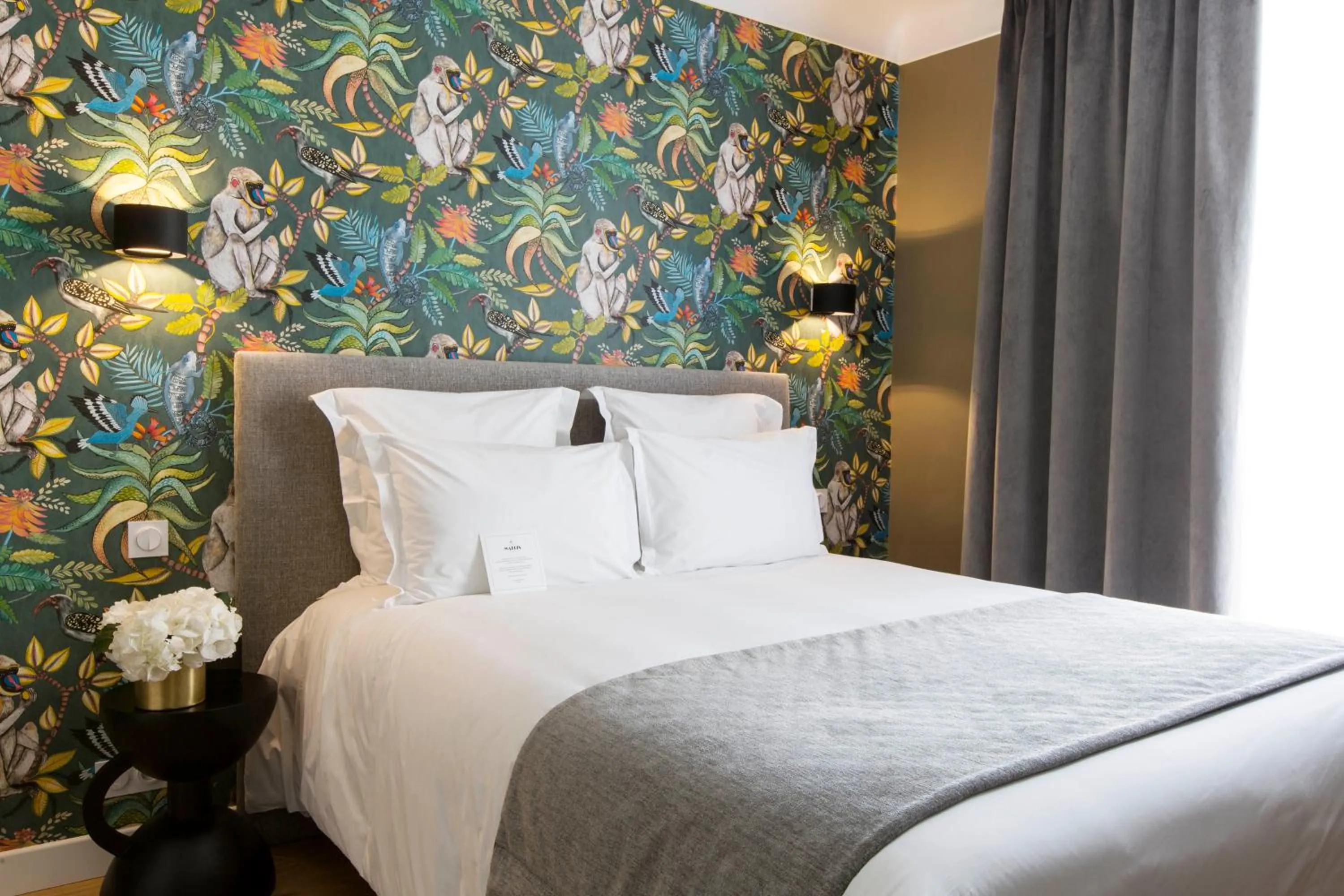 Photo of the whole room, Bed in Hôtel Mathis Elysées