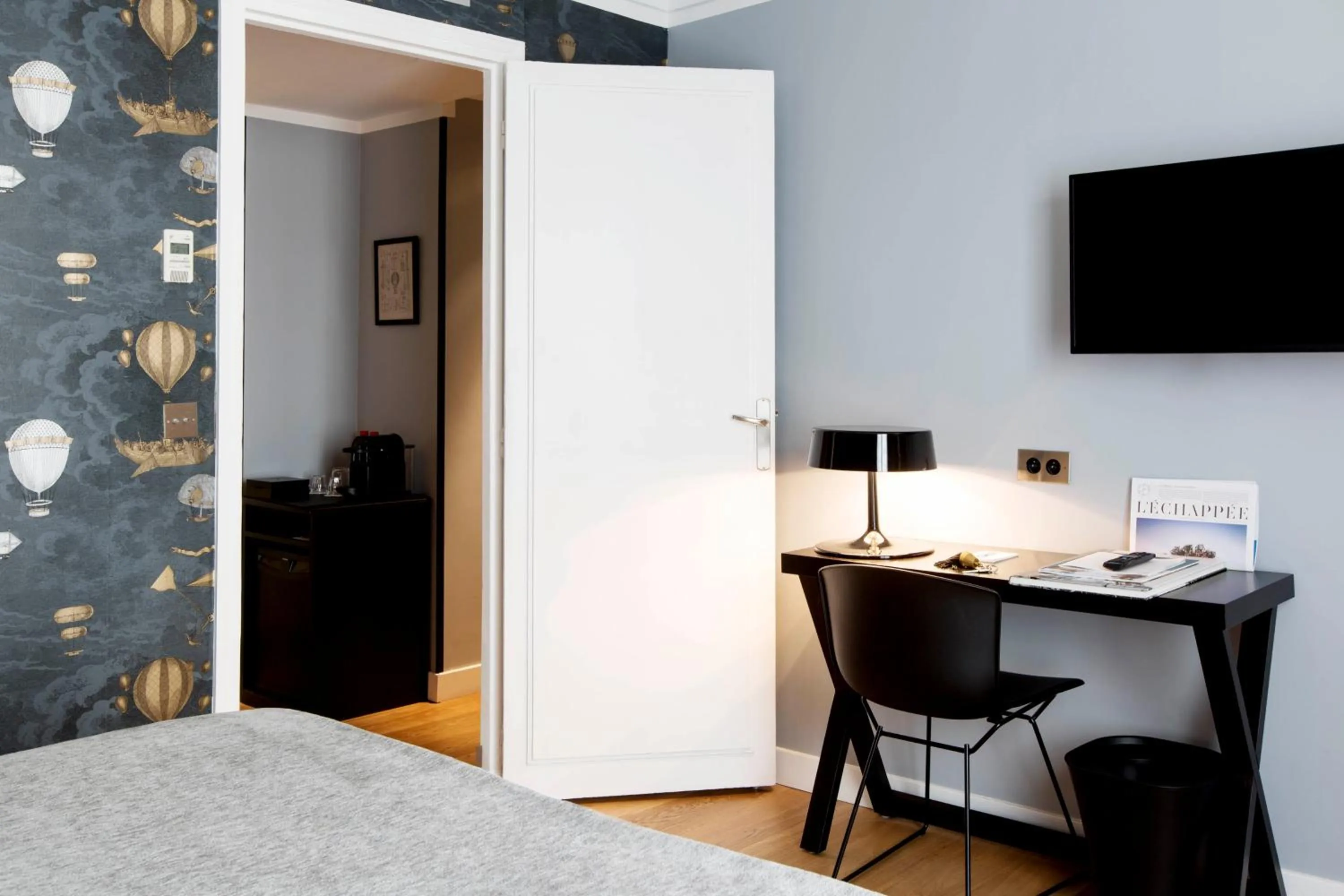 Photo of the whole room, Bed in Hôtel Mathis Elysées