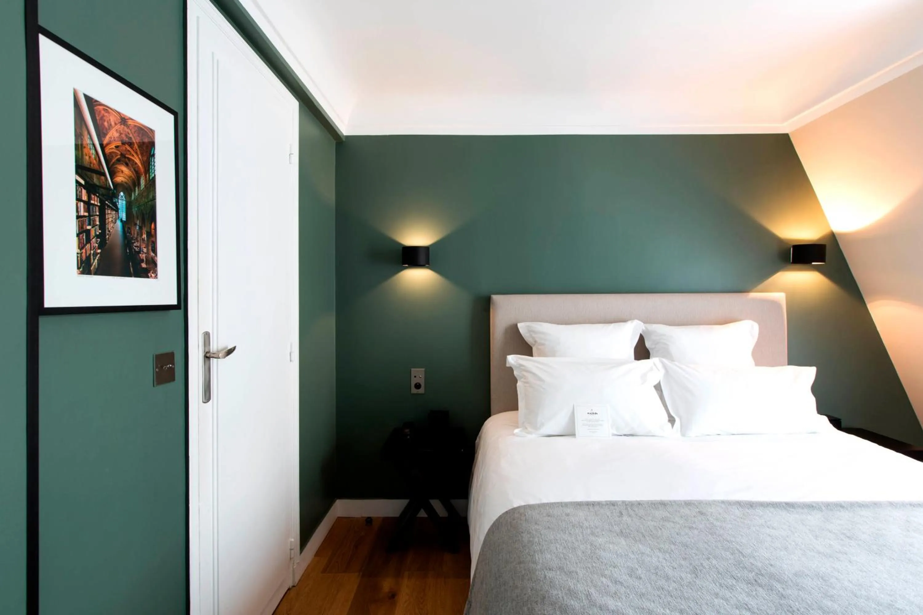 Photo of the whole room, Bed in Hôtel Mathis Elysées