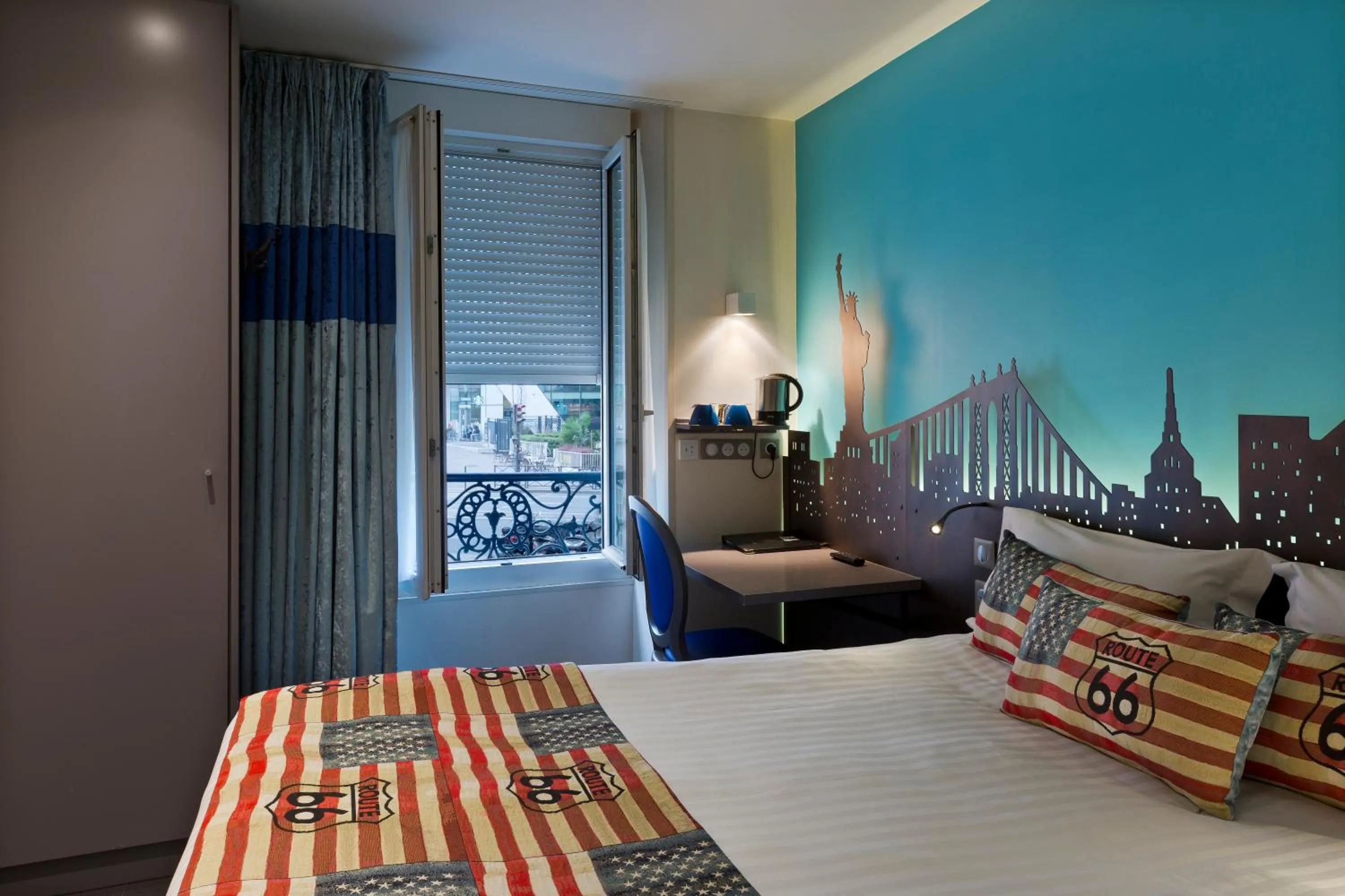 Bedroom, Bed in Hôtel Aurore Paris Gare de Lyon