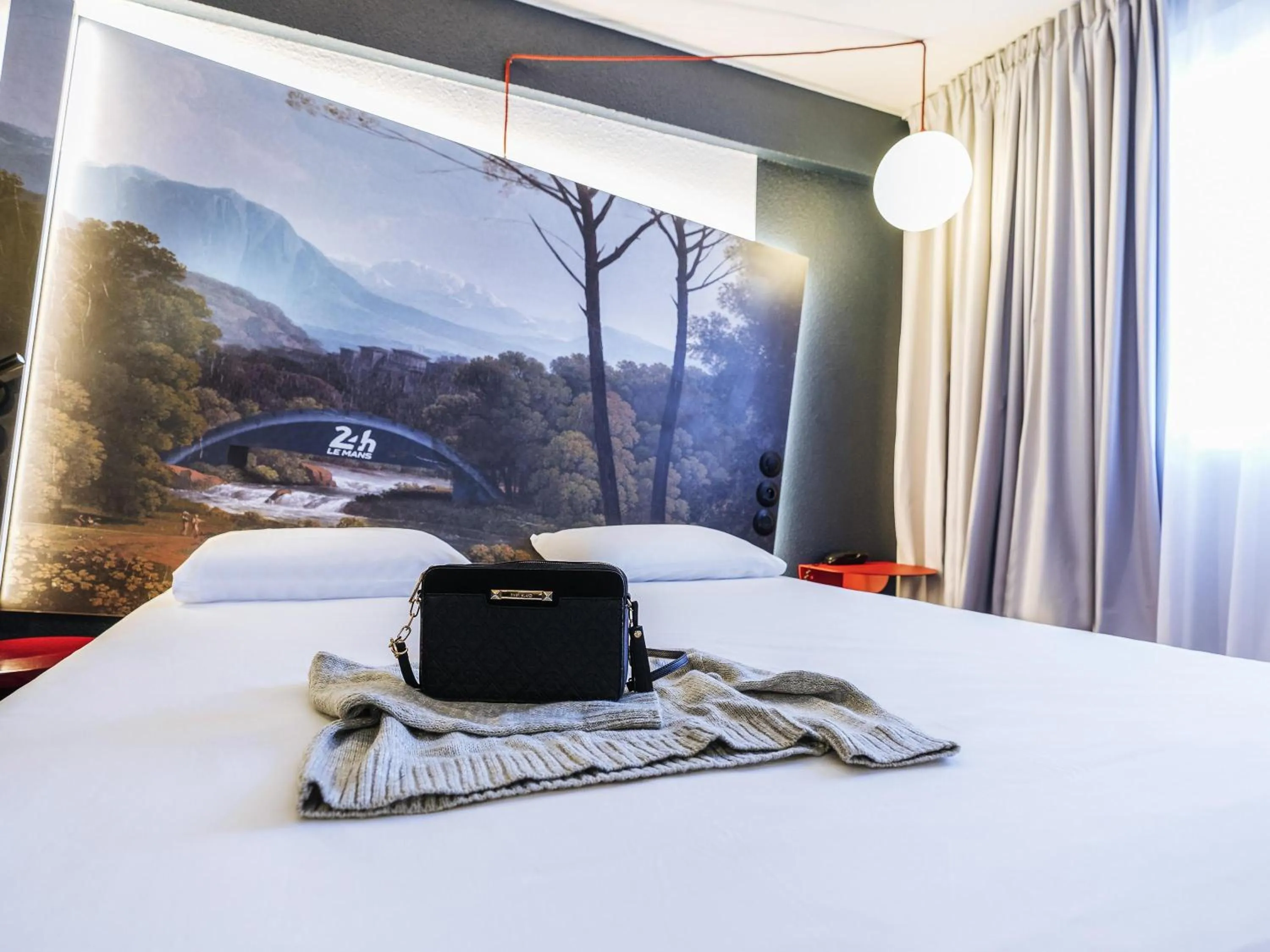 Bedroom, Bed in ibis Styles Le Mans Gare Sud