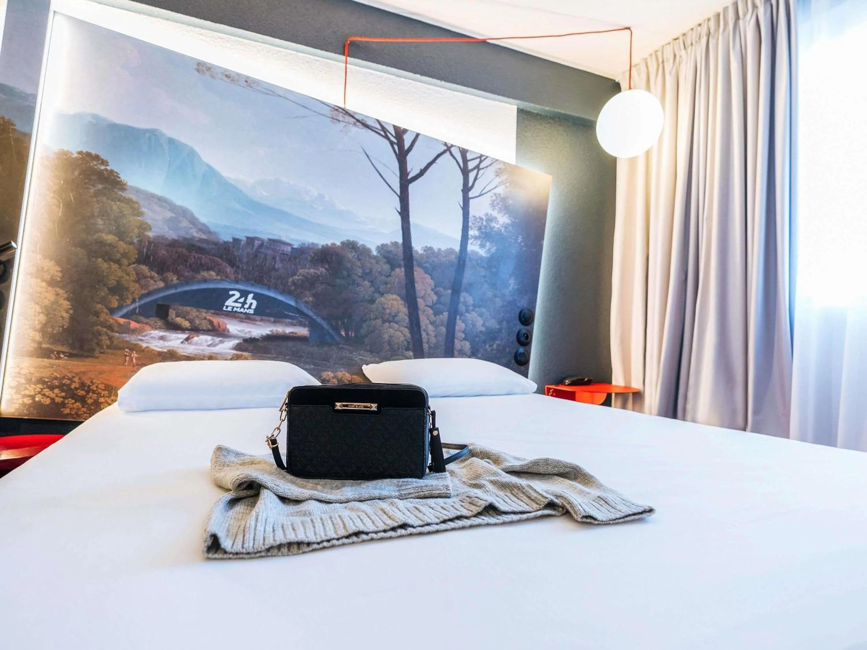 Bedroom, Bed in ibis Styles Le Mans Gare Sud