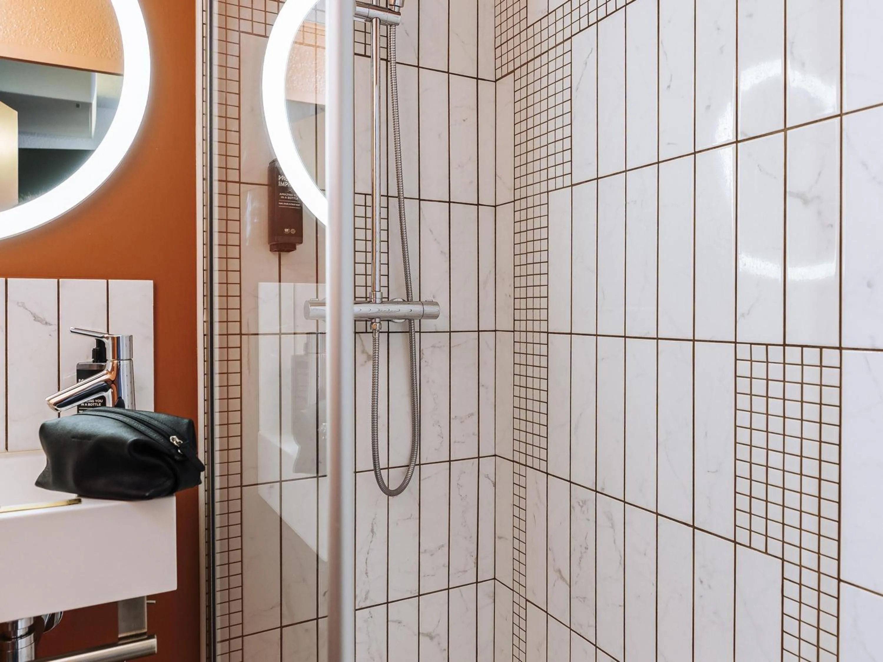 Bedroom in ibis Styles Le Mans Gare Sud