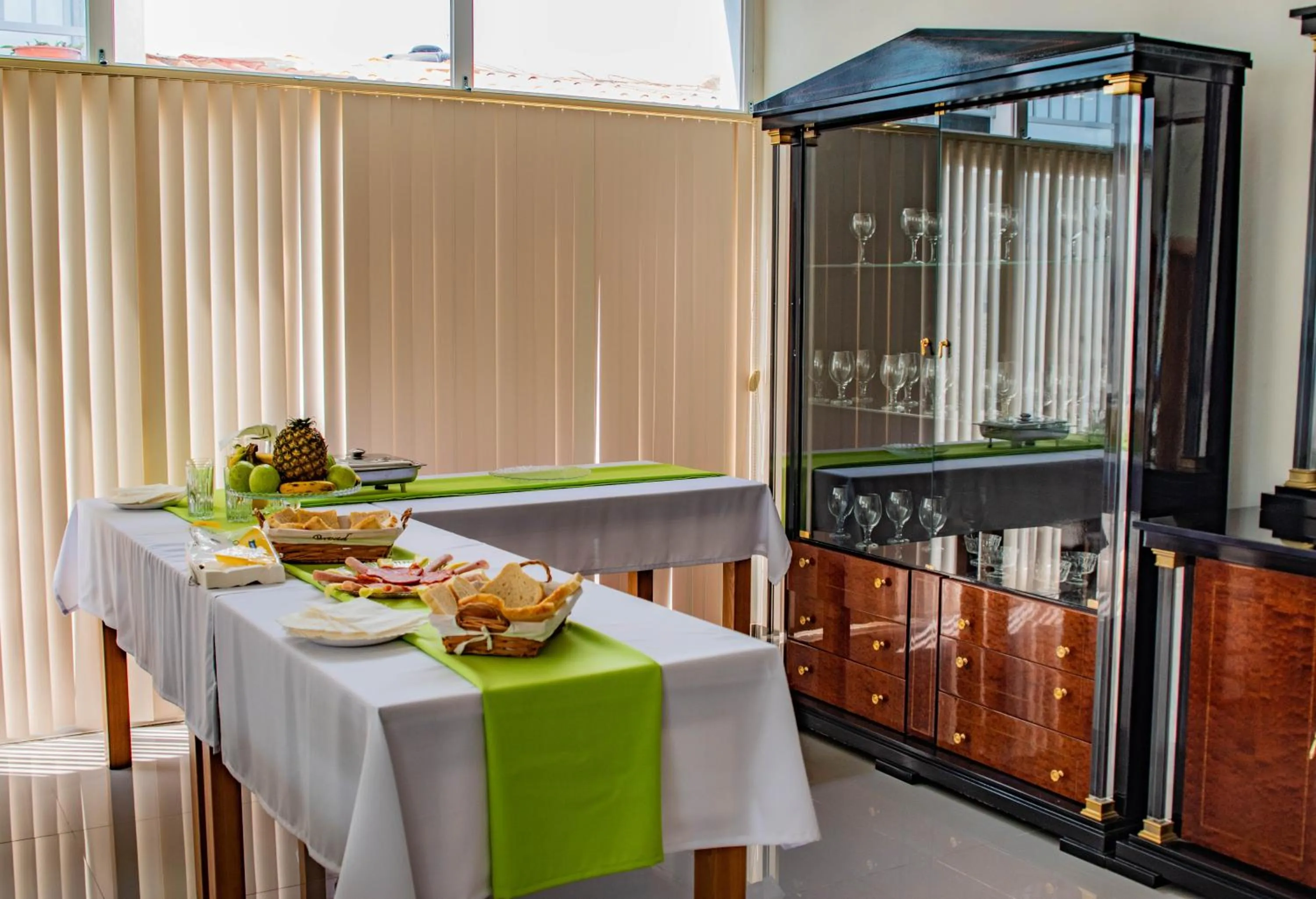 Restaurant/places to eat in Hotel Vitoria