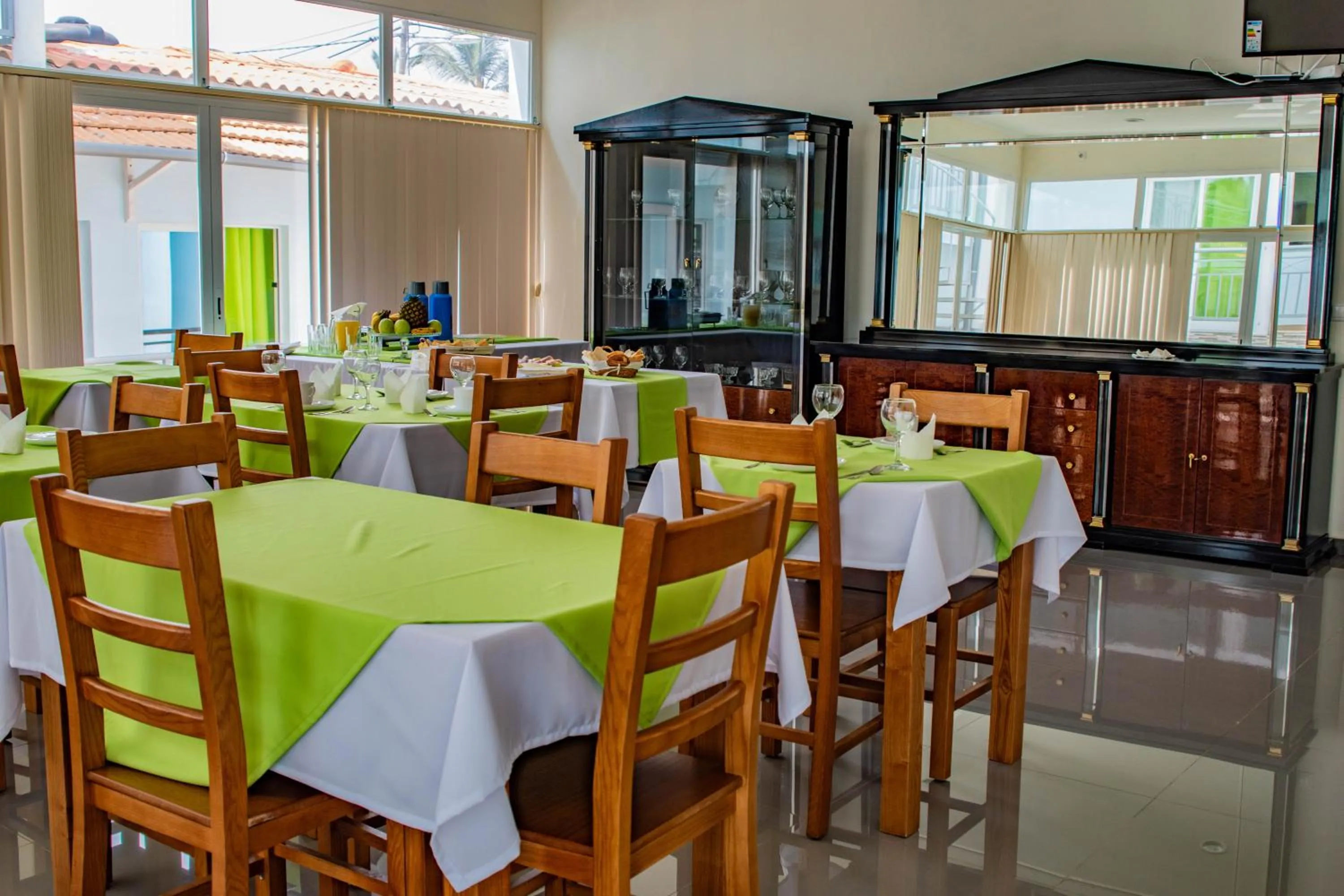 Restaurant/places to eat in Hotel Vitoria