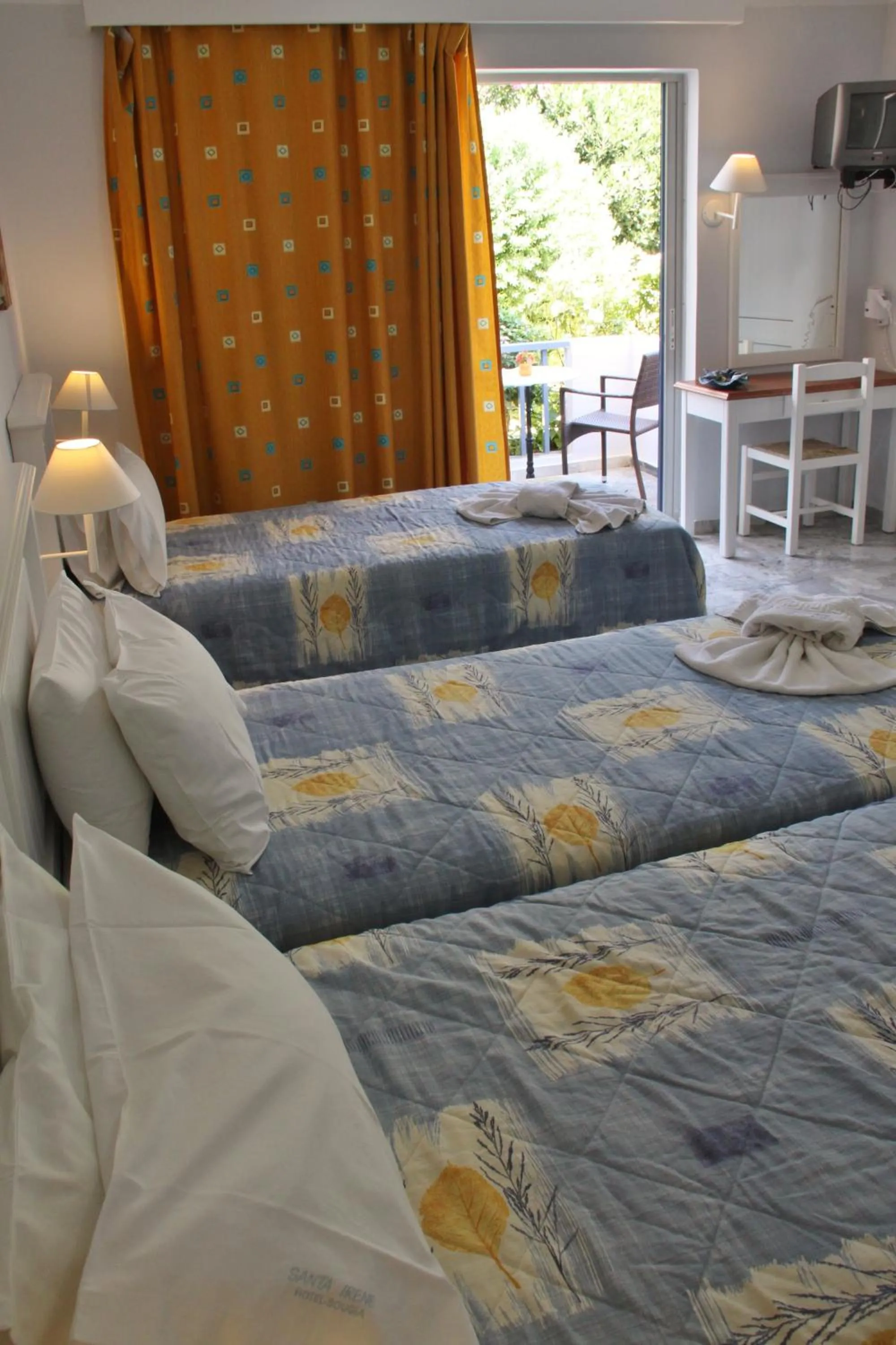 Day, Bed in Santa Irene