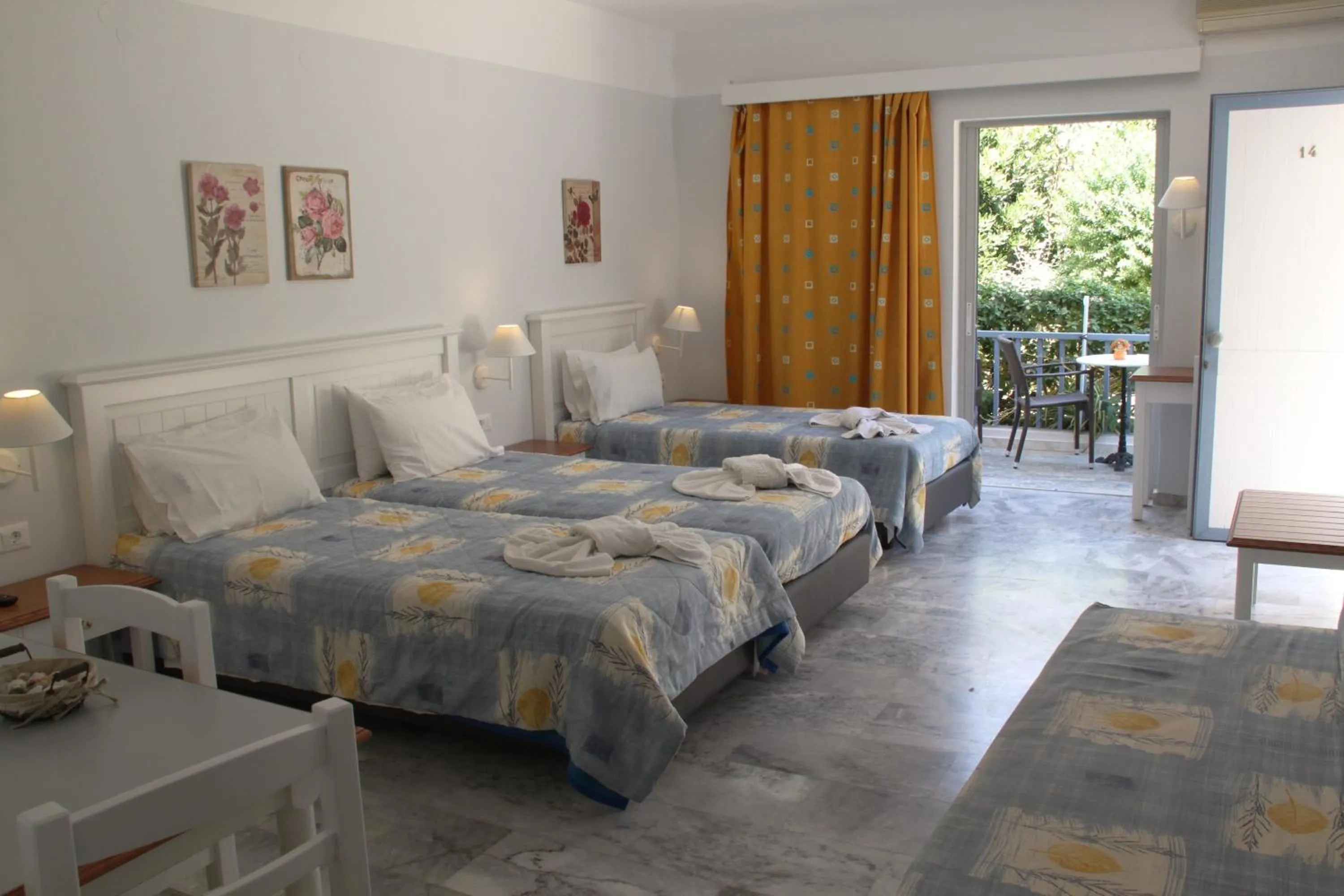 Day, Bed in Santa Irene