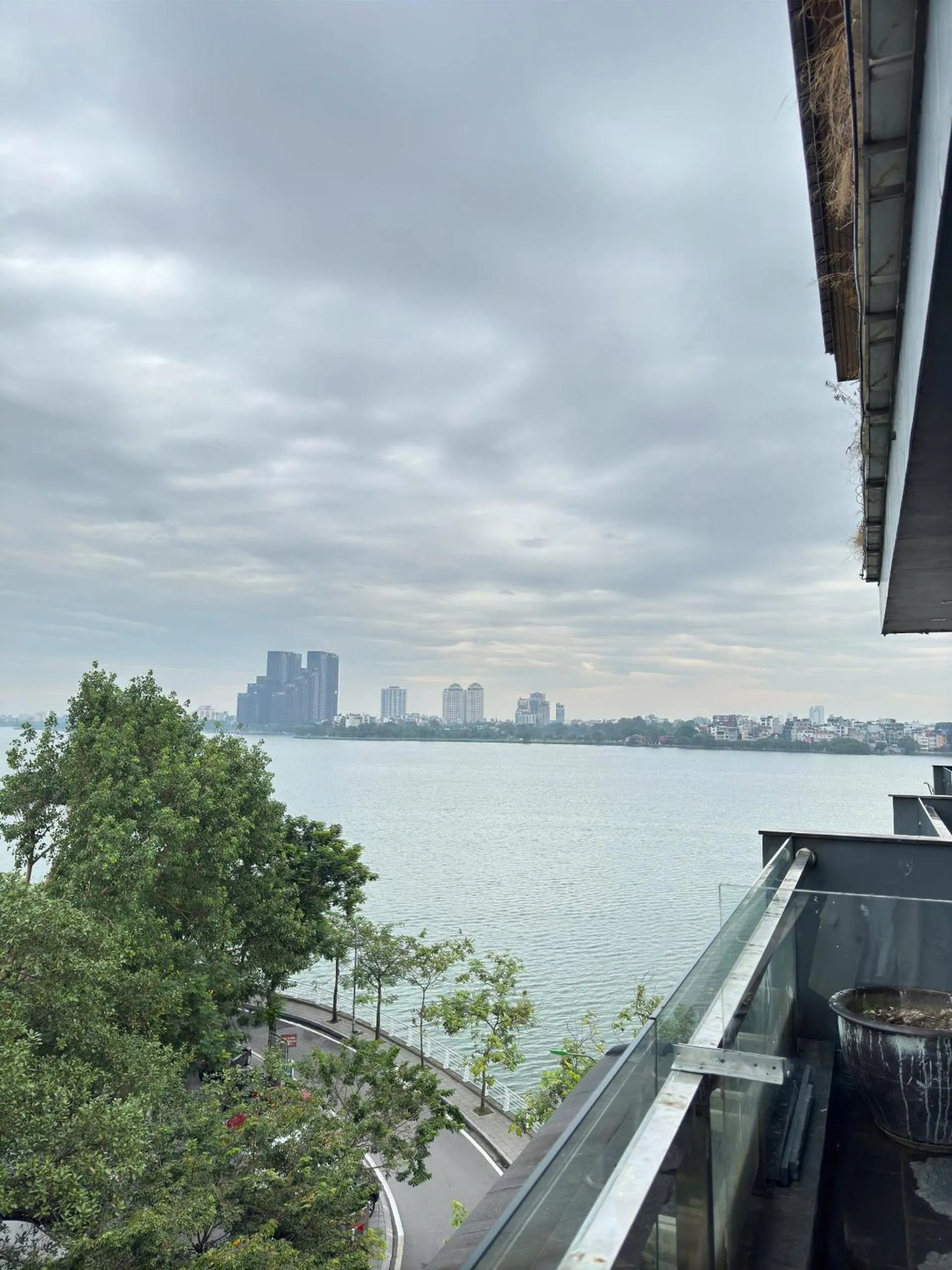 Lake view in 22Land Moon West Lake