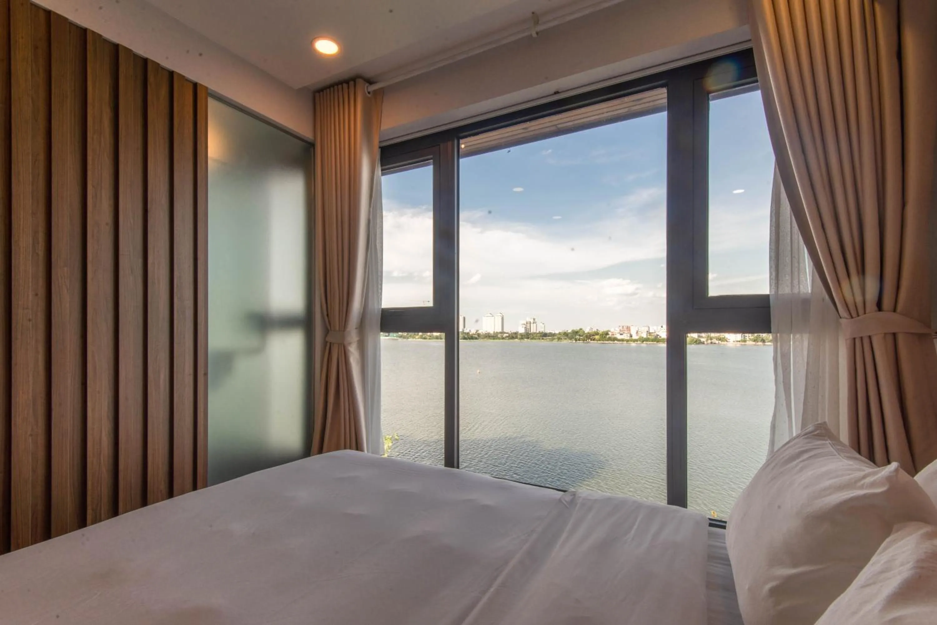 Bed in 22Land Moon West Lake