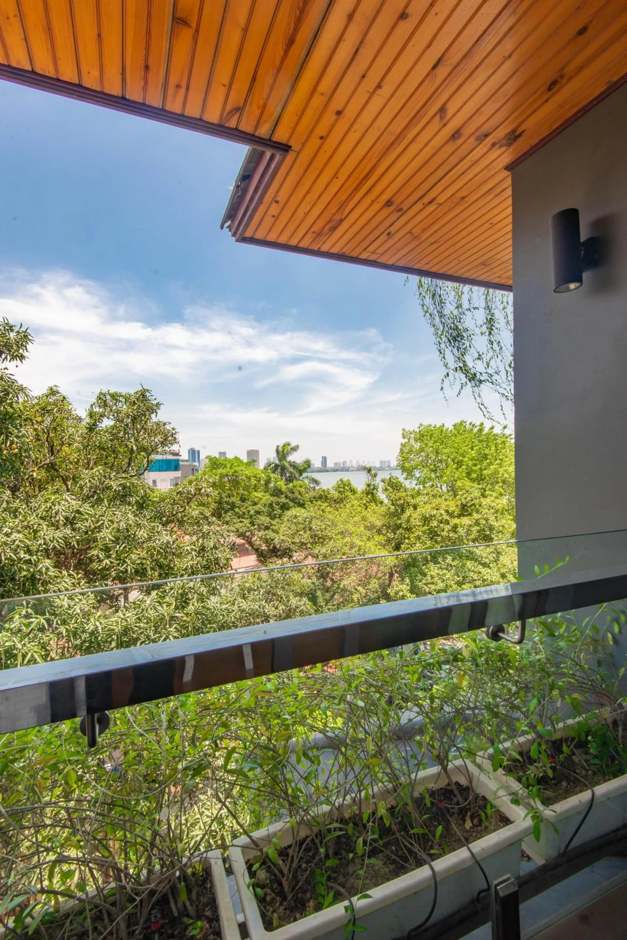 Day in 22Land Moon West Lake