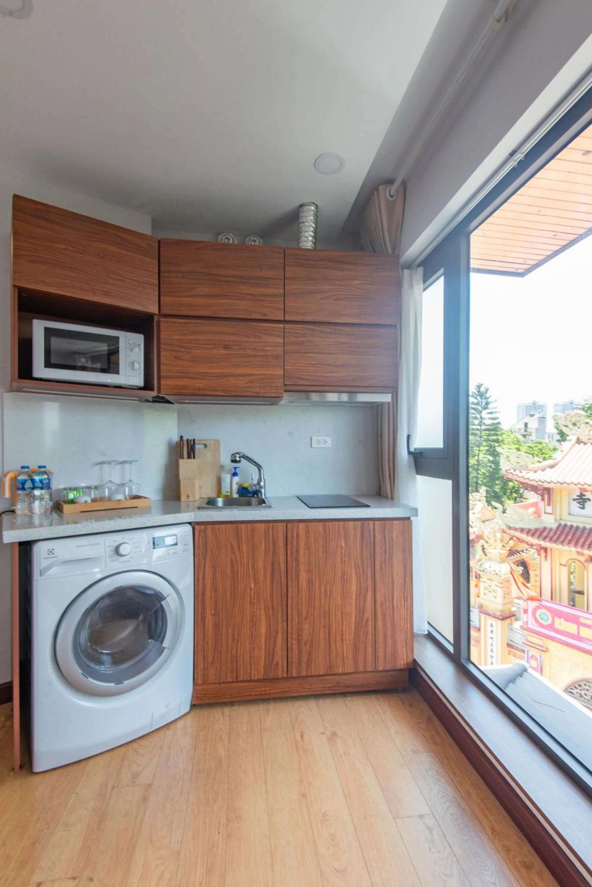 oven in 22Land Moon West Lake