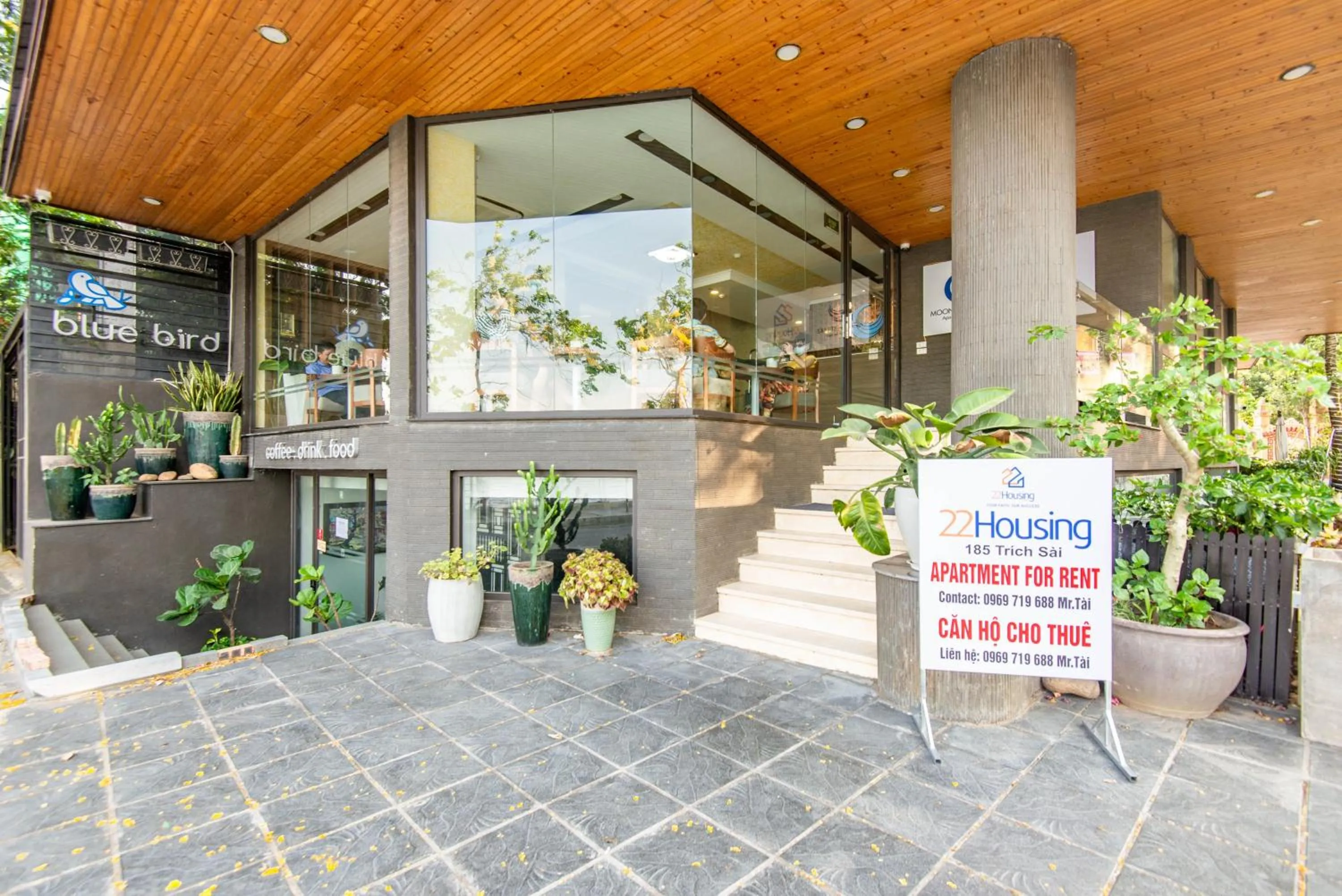 Patio in 22Land Moon West Lake