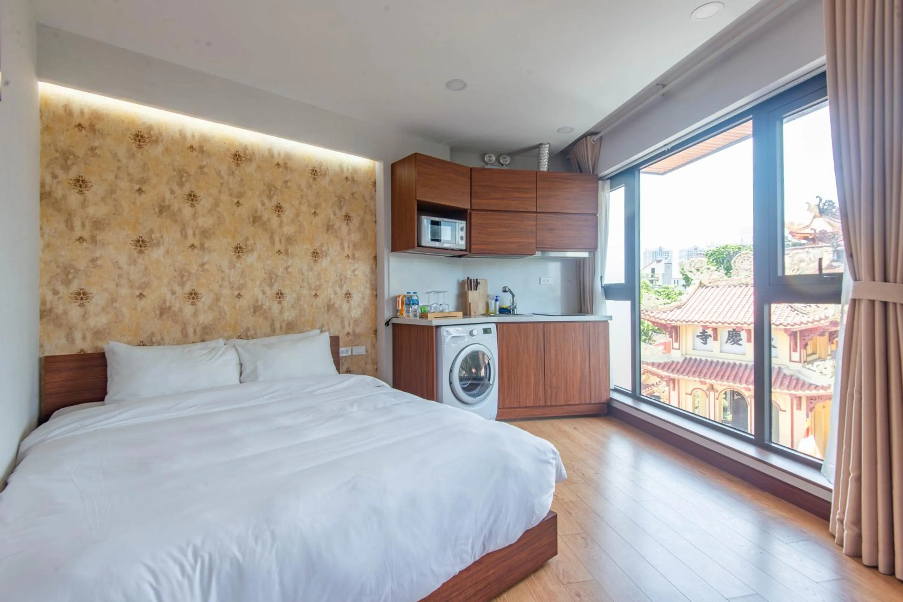 Kitchen or kitchenette, Bed in 22Land Moon West Lake