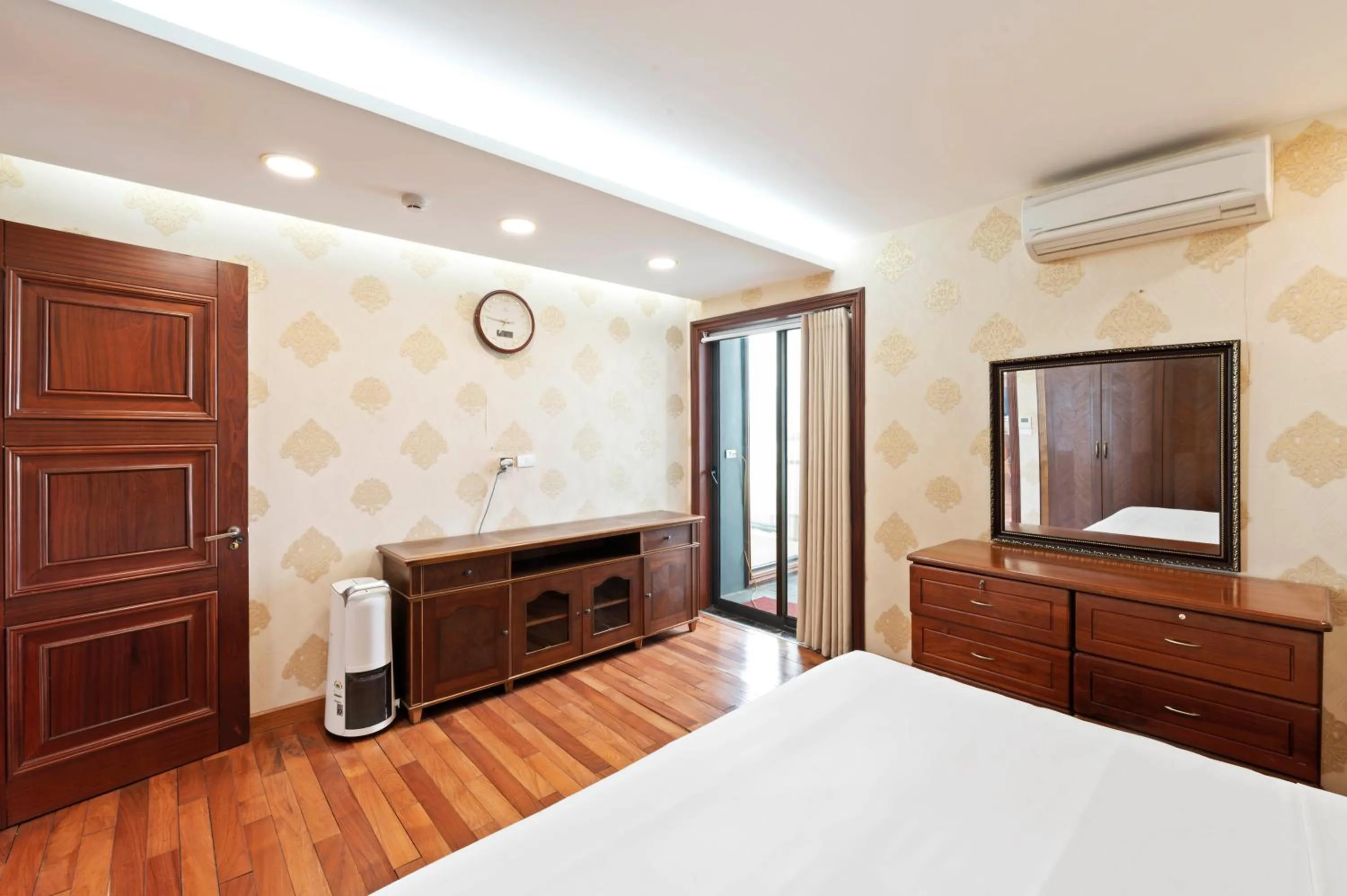 Communal lounge/ TV room, Bed in 22Land Moon West Lake