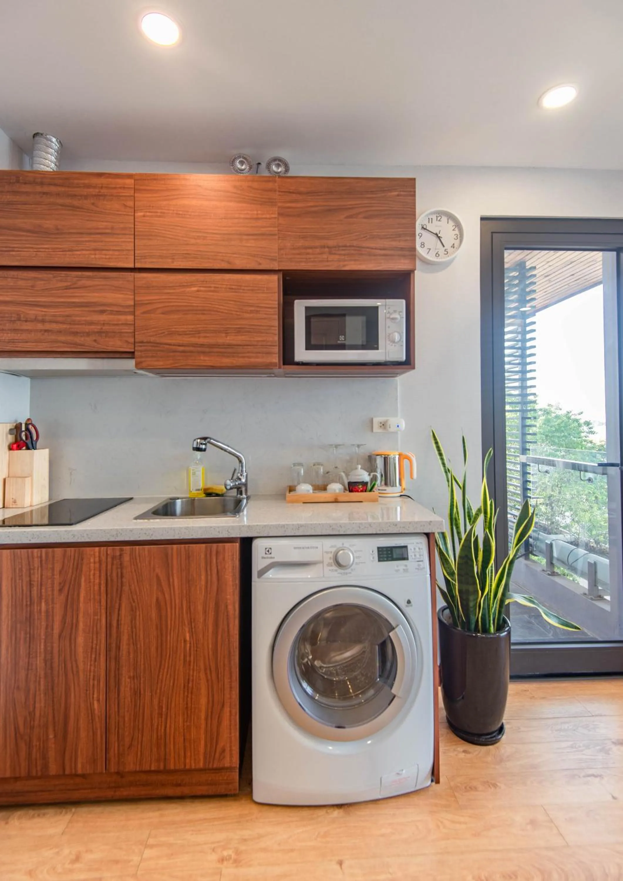 Kitchen or kitchenette in 22Land Moon West Lake