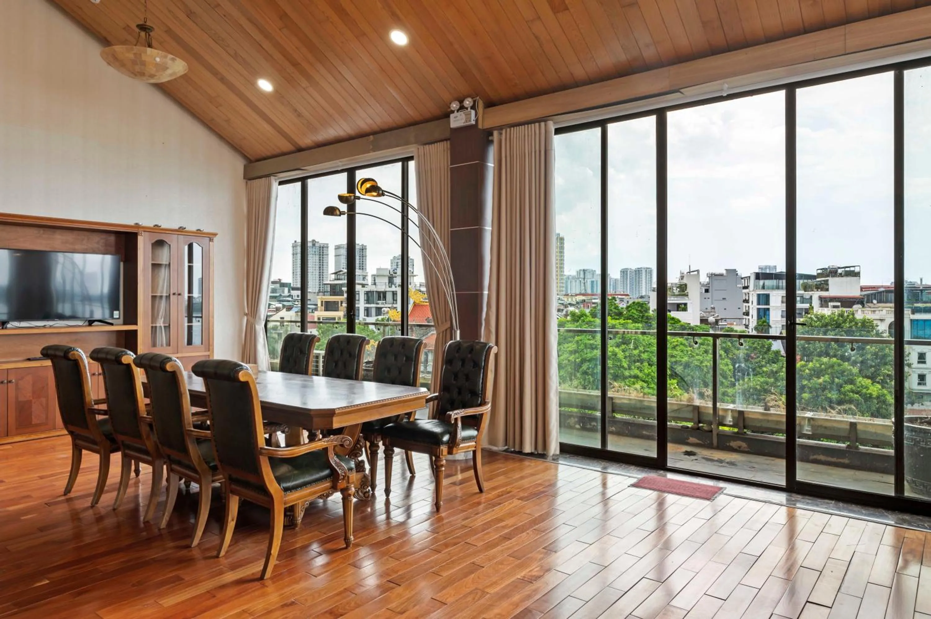 Communal lounge/ TV room in 22Land Moon West Lake