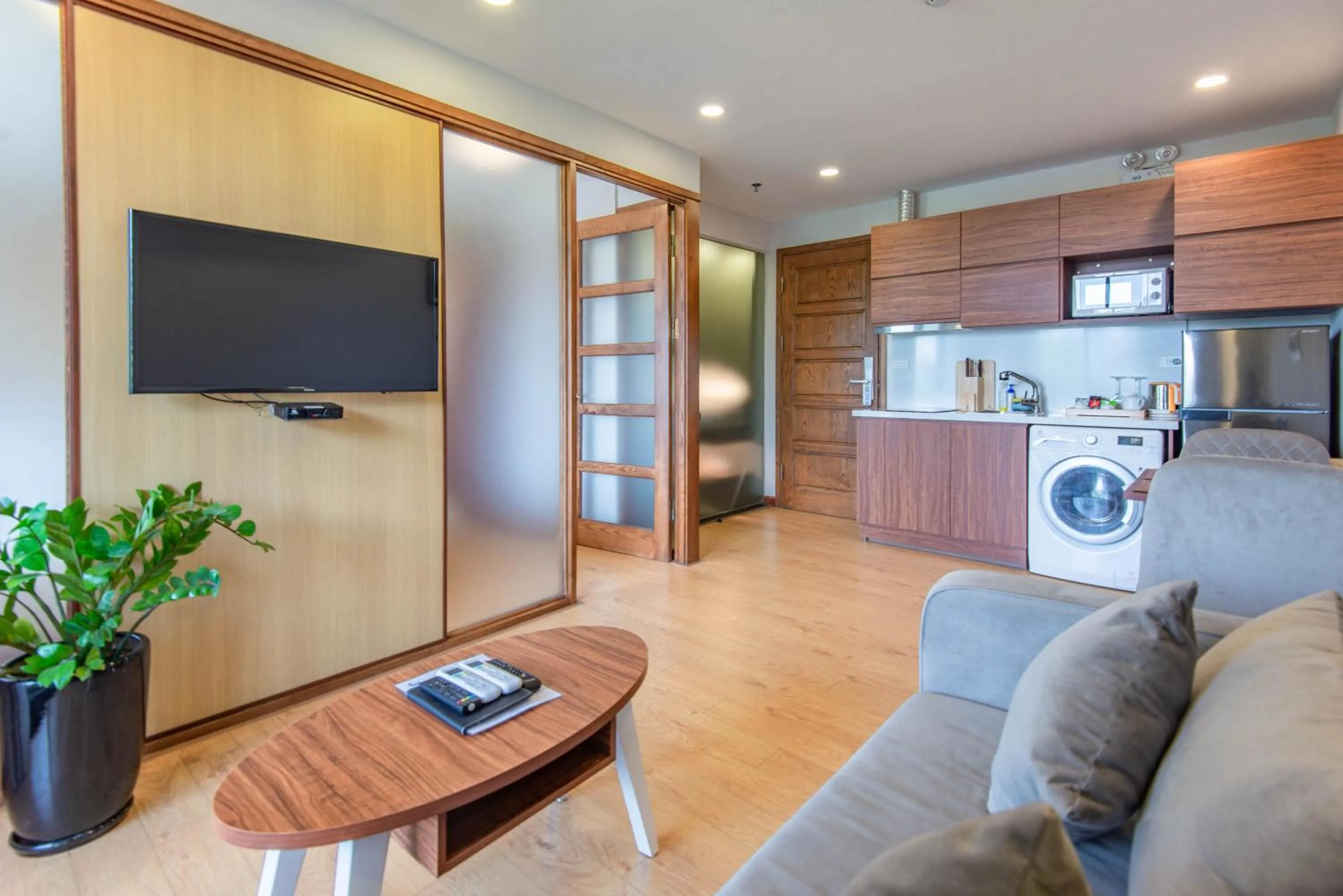 Communal lounge/ TV room in 22Land Moon West Lake