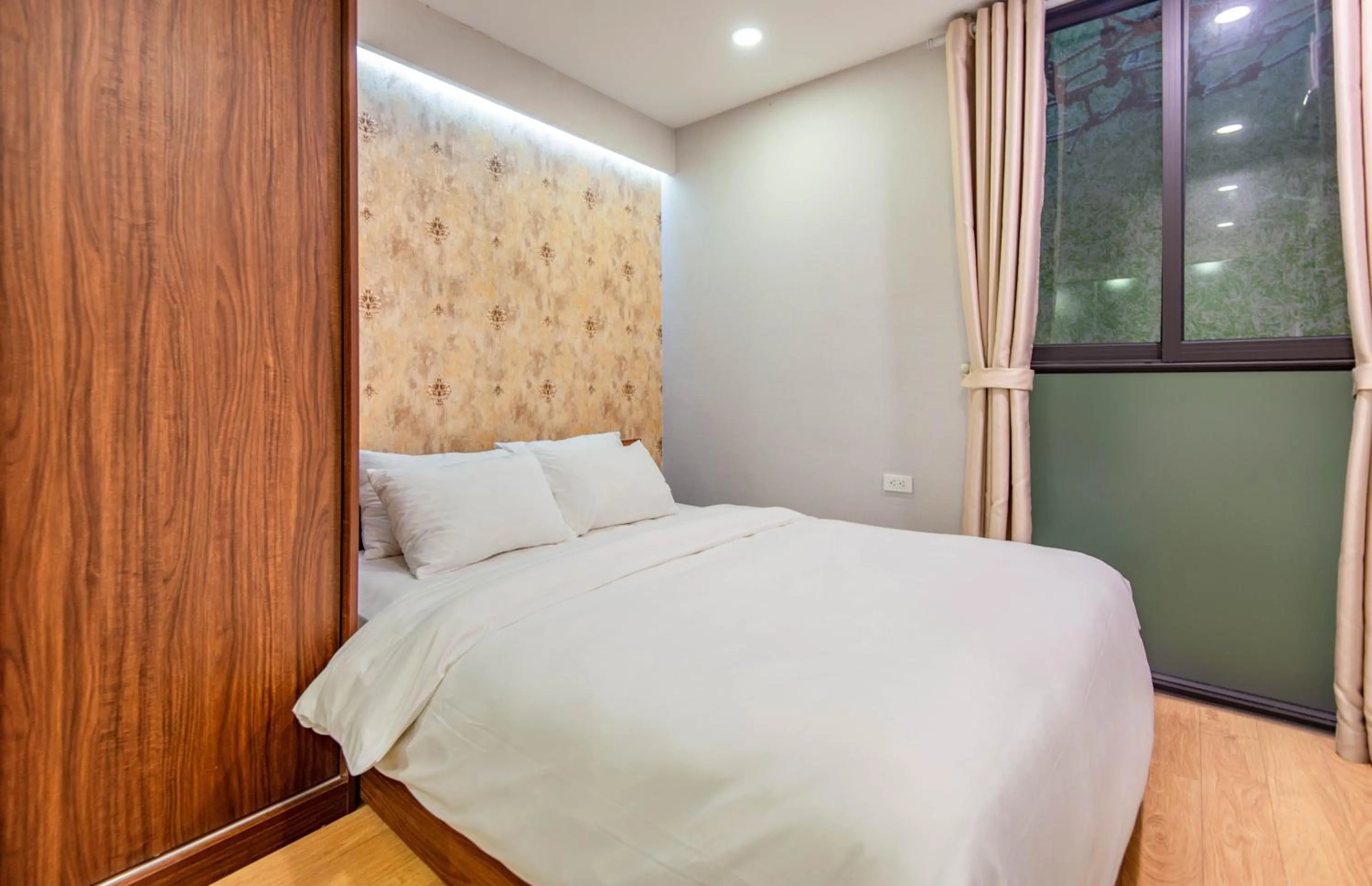 Bed in 22Land Moon West Lake