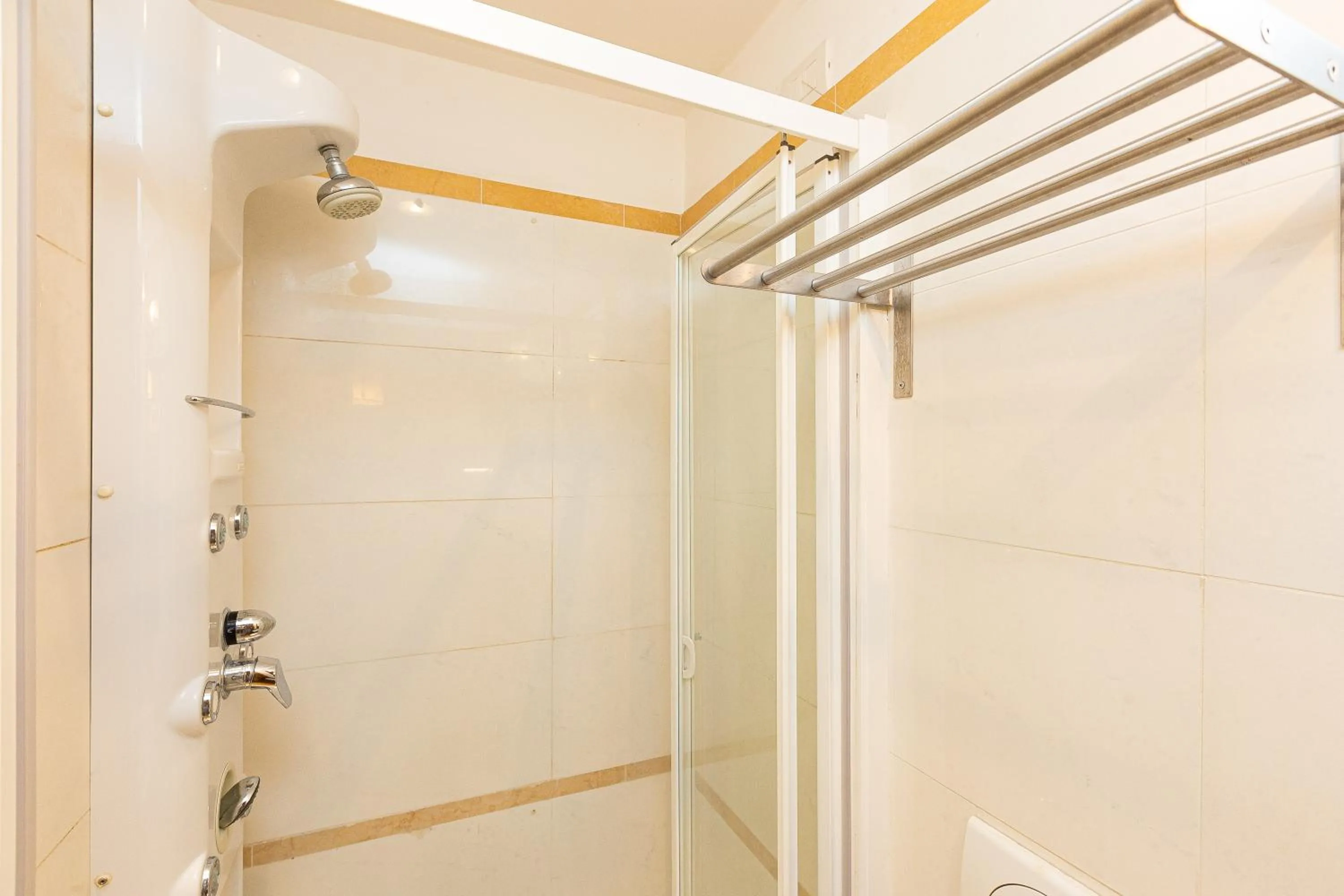Shower in InternoUno Deluxe
