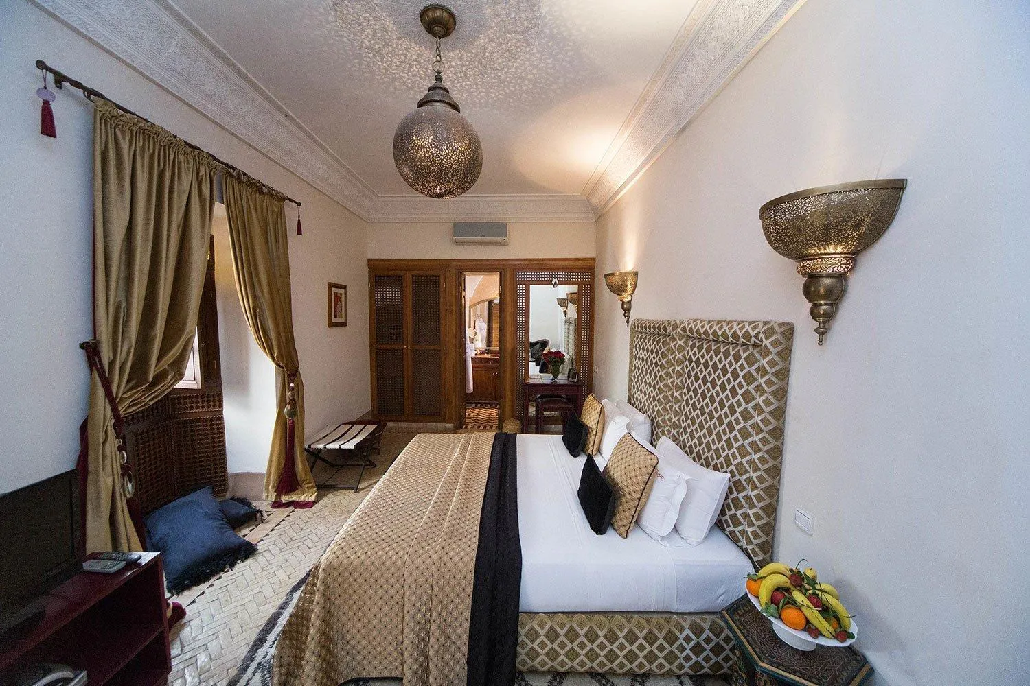 Photo of the whole room, Bed in Riad Zamzam